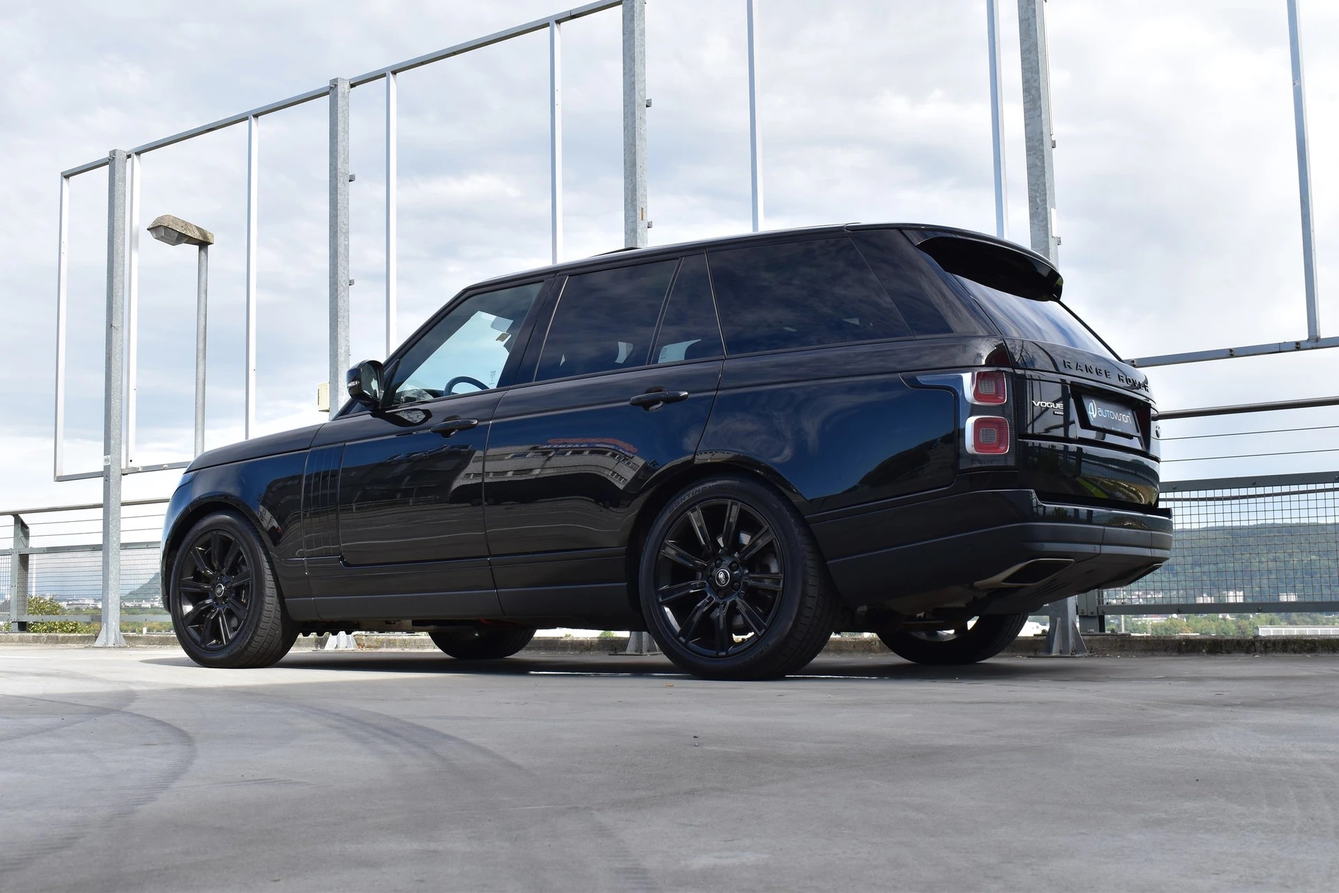 LAND ROVER RANGE ROVER 2.0 Si4 P400e PHEV VOGUE BLACK AUTOMATIC l 404 PS-image-10