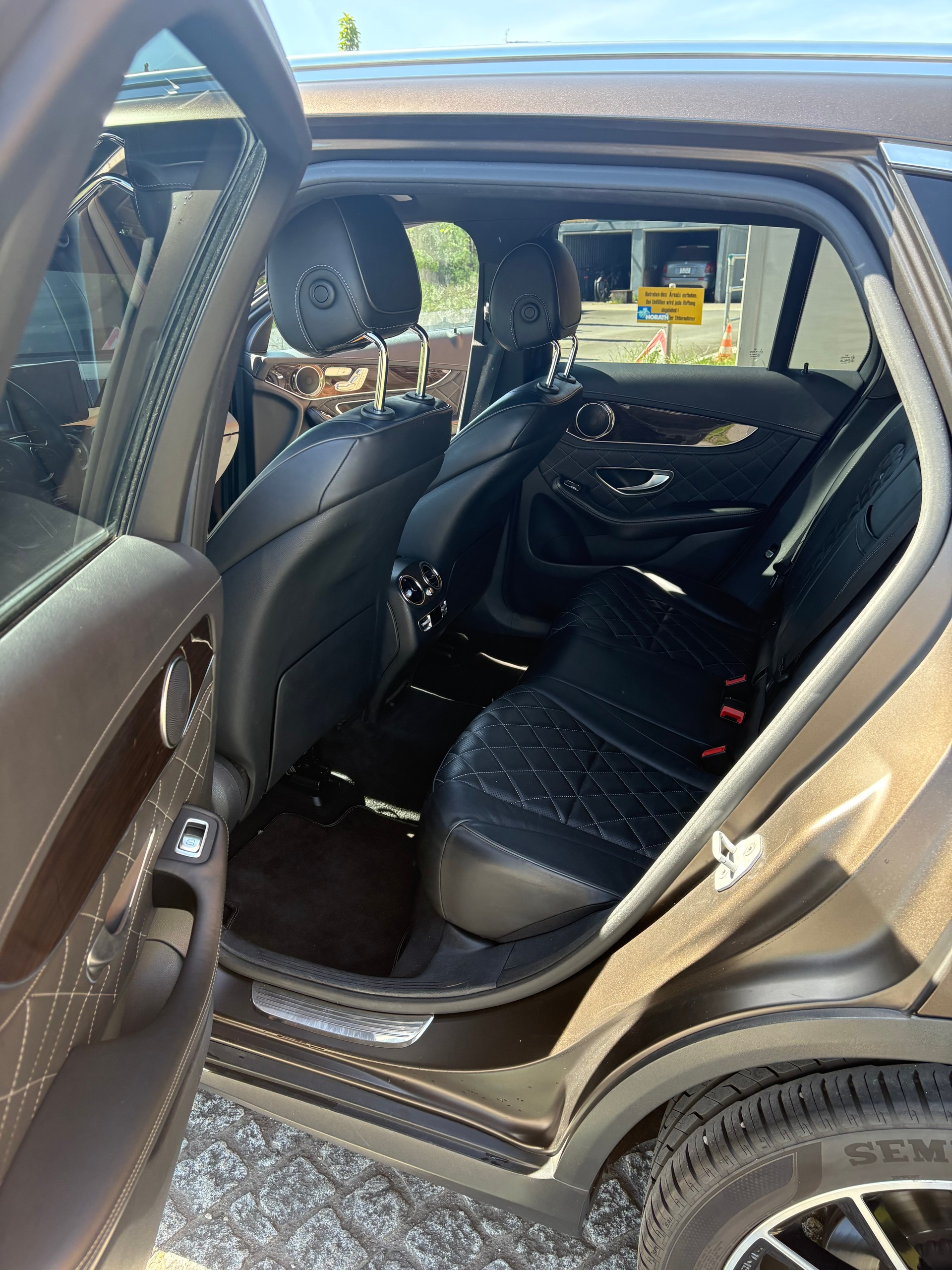 MERCEDES-BENZ GLC 250 d AMG Line 4Matic 9G-Tronic-image-4
