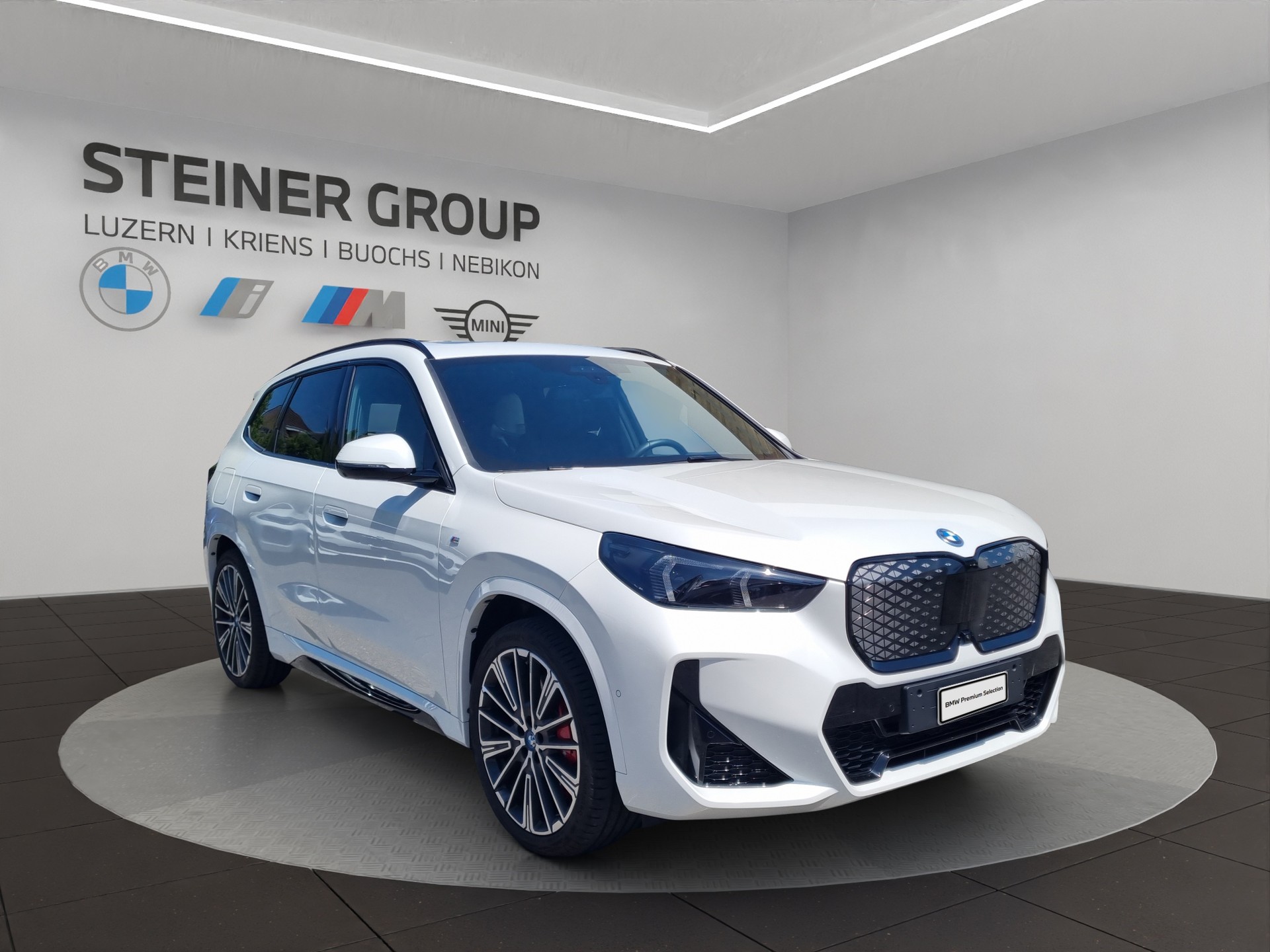 BMW iX1 xDrive 30 M Sport Pro-showroom-element-2