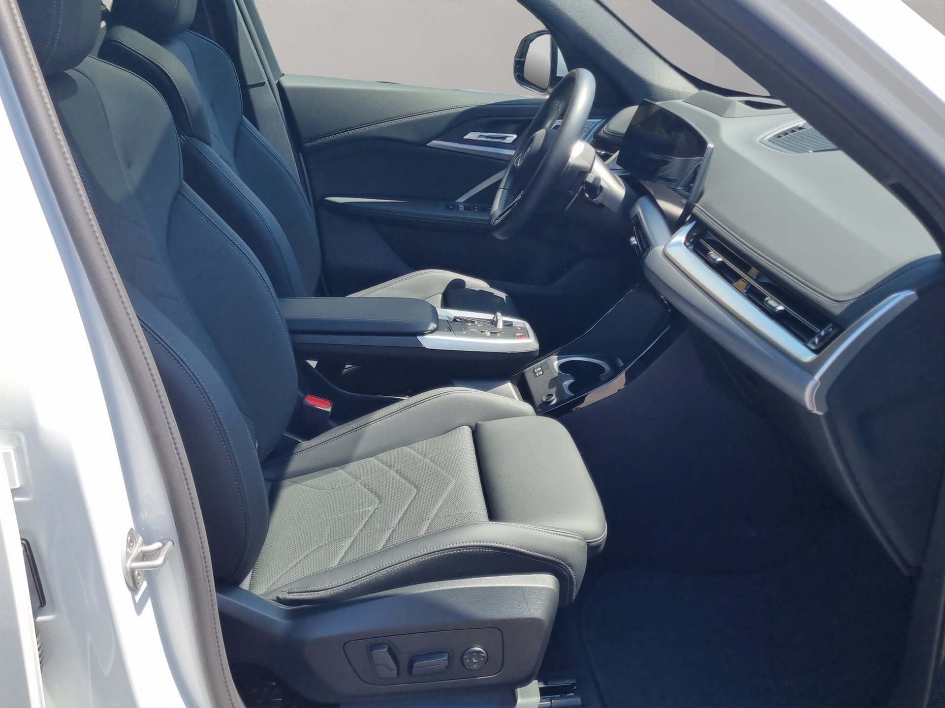 BMW iX1 xDrive 30 M Sport Pro-image-20