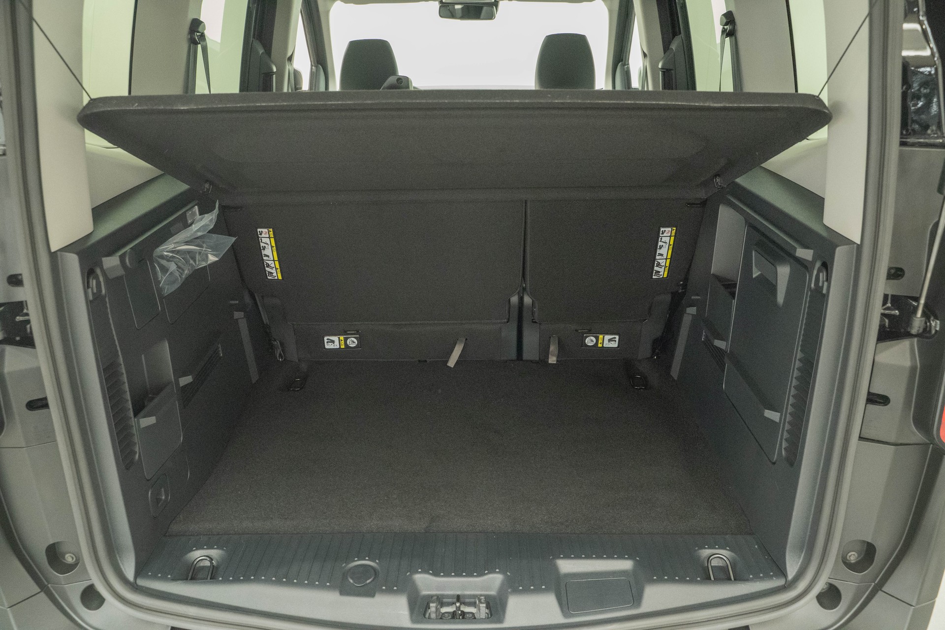 FORD E-Tourneo Courier Active-image-4