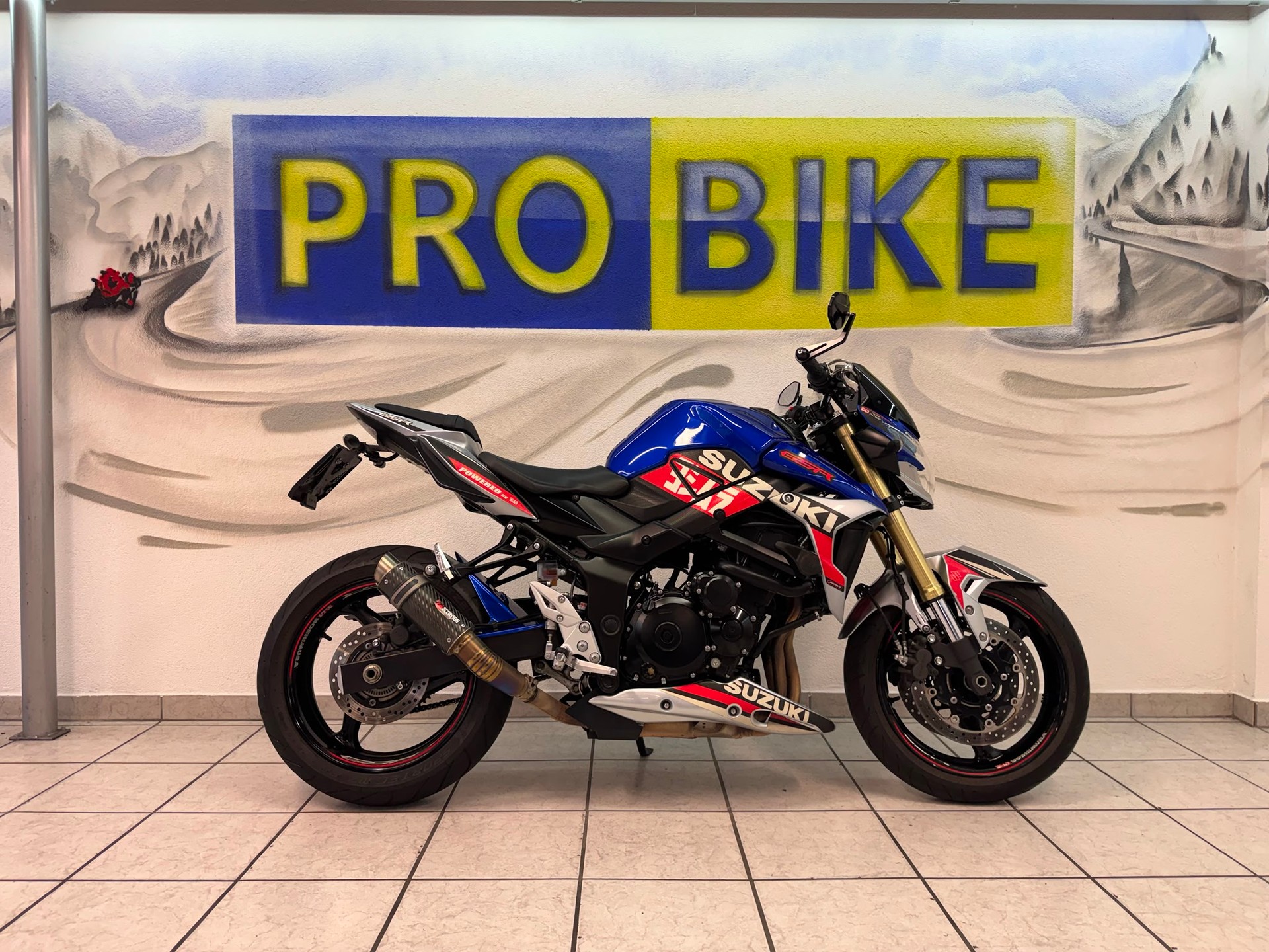 SUZUKI GSR 750 ABS edition-showroom-element-1