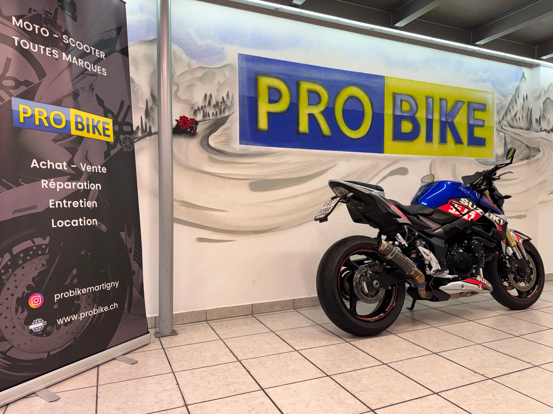 SUZUKI GSR 750 ABS edition-showroom-element-2