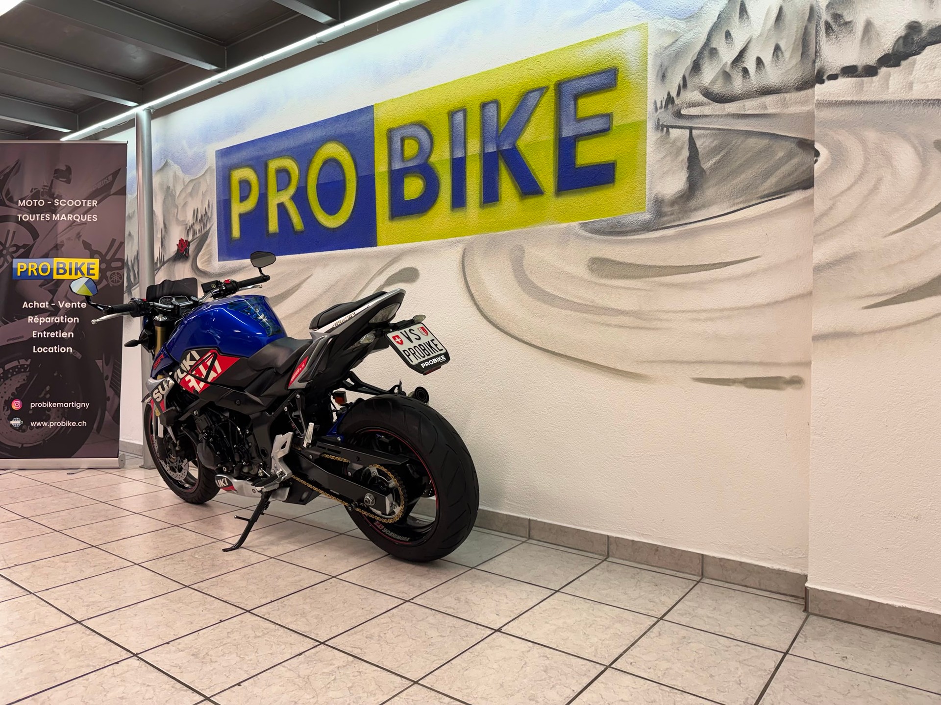 SUZUKI GSR 750 ABS edition-showroom-element-3