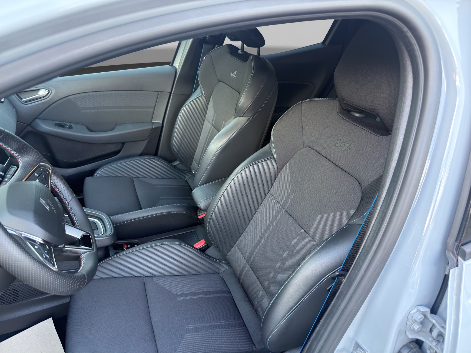 RENAULT Clio 1.6 E-Tech esprit Alpine-image-9