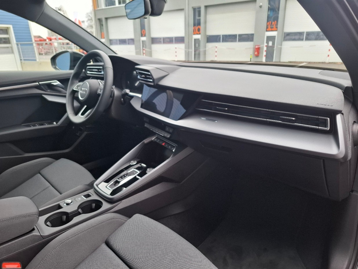 AUDI A3 Sportback 1.5 45 TFSI Plug-in-Hybrid S Line S-Tronic-image-13