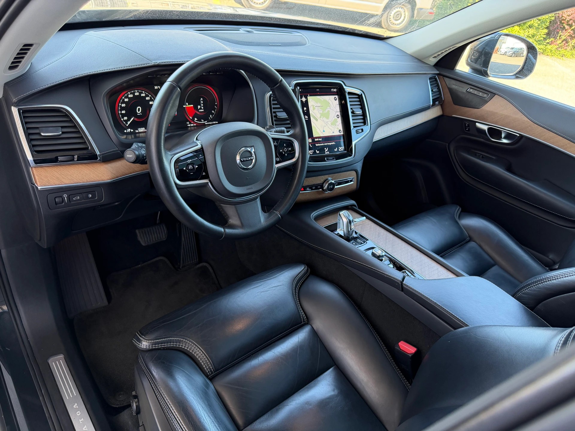 VOLVO XC90 T8 AWD Inscription Geartronic-image-4