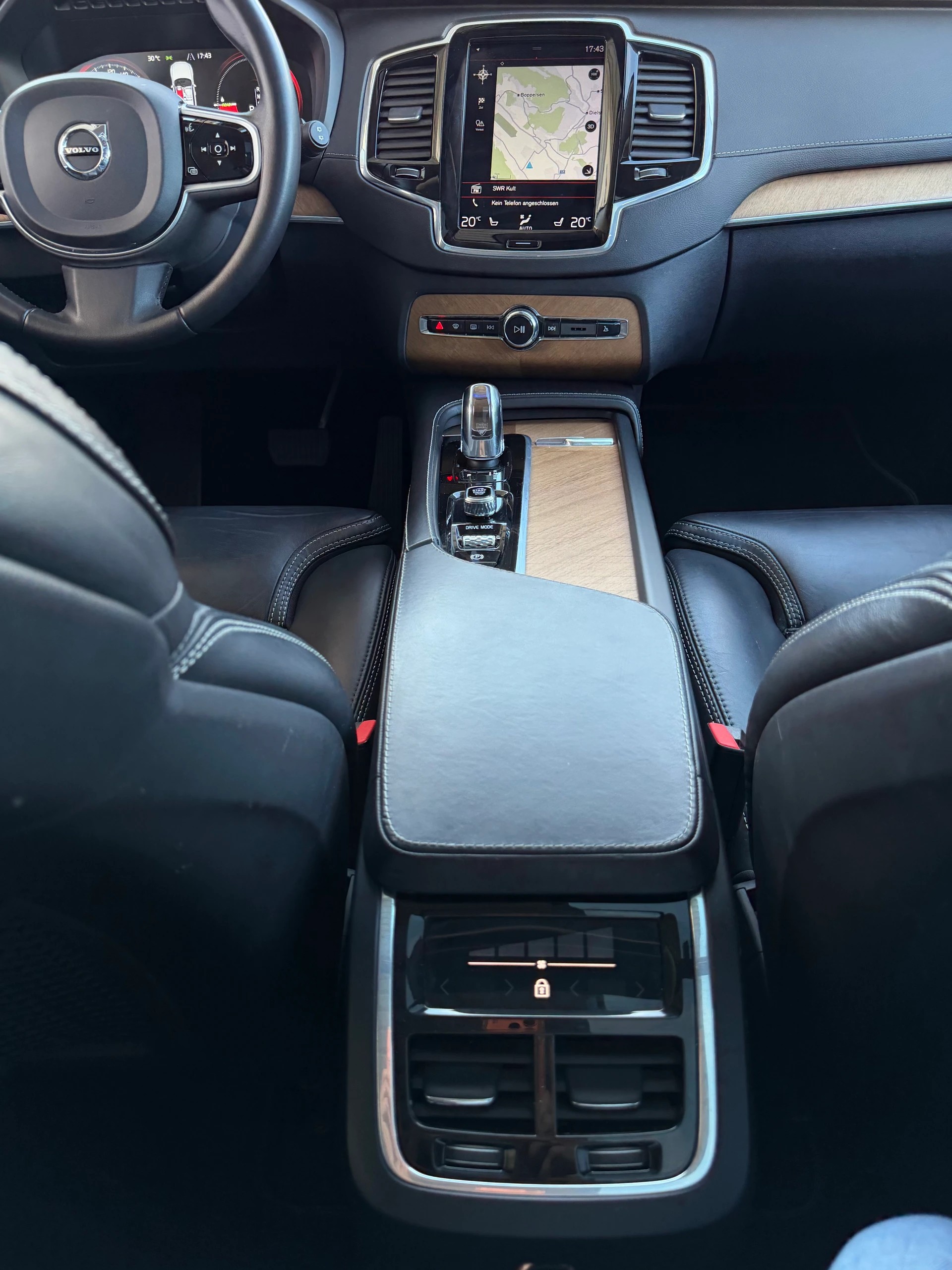 VOLVO XC90 T8 AWD Inscription Geartronic-image-11
