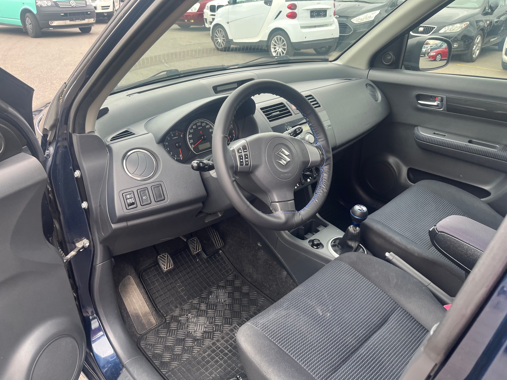 SUZUKI Swift 1.3i 16V GL Top 4x4-image-4