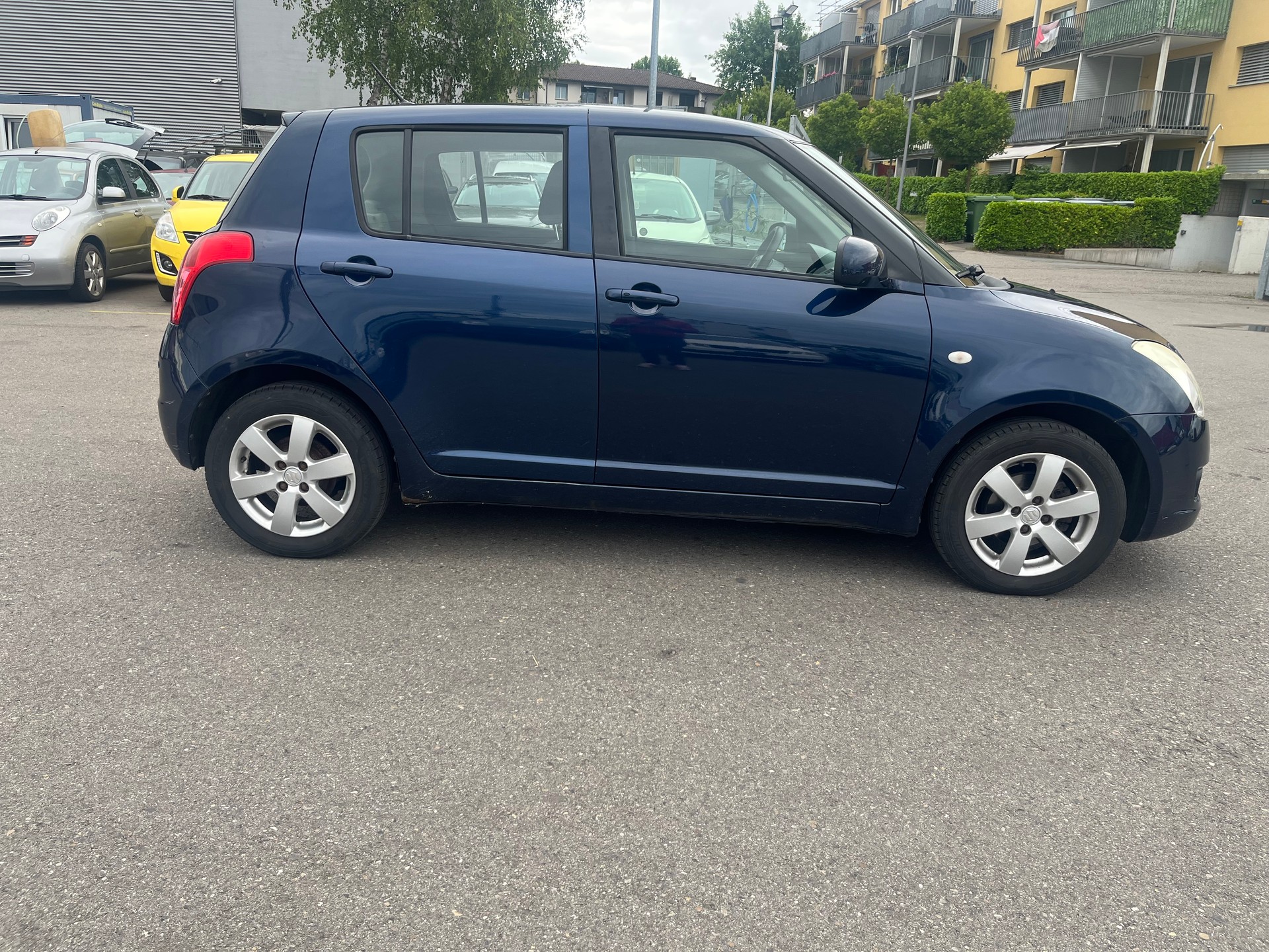 SUZUKI Swift 1.3i 16V GL Top 4x4-image-1