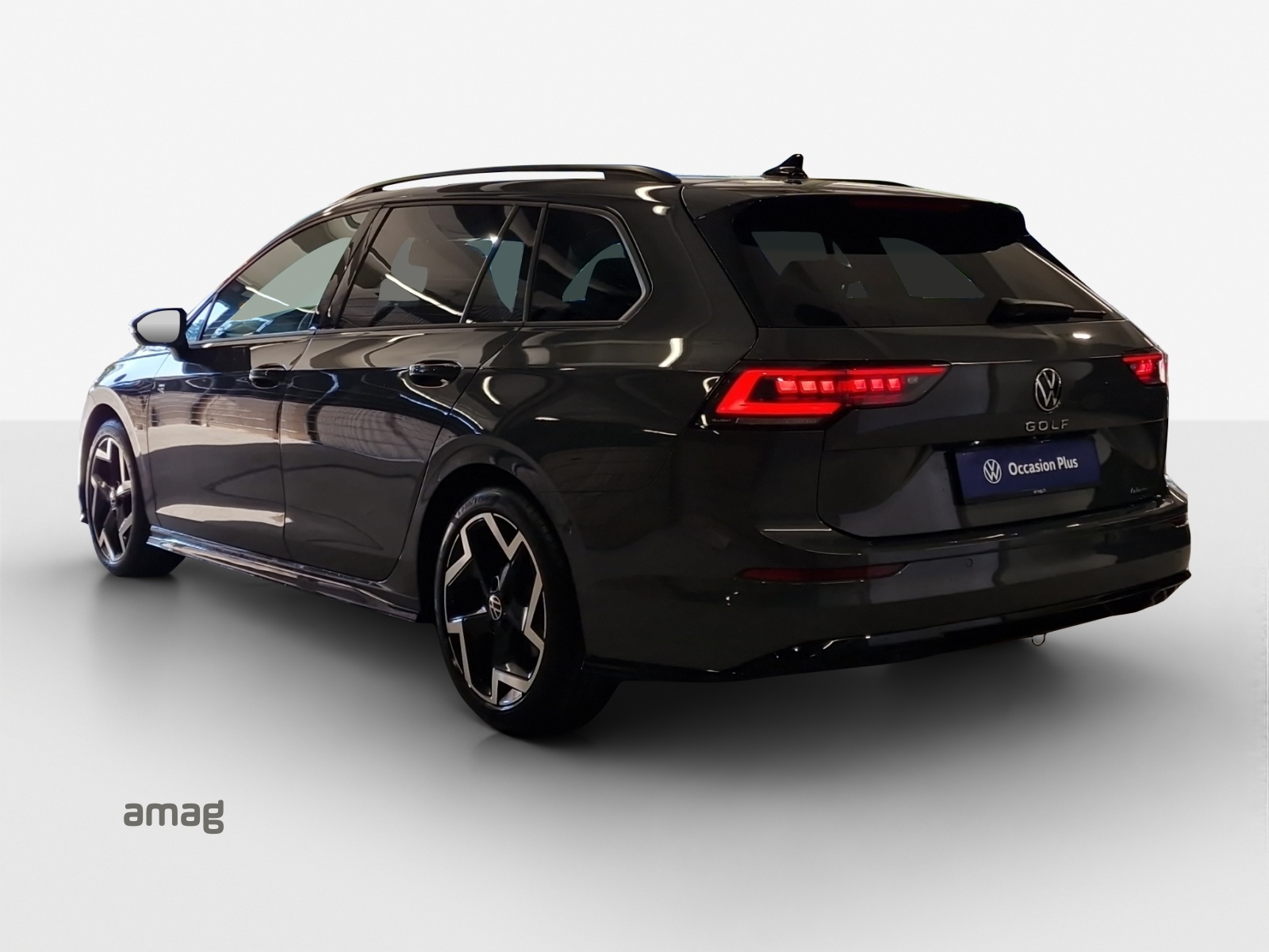 VW Golf Variant 2.0 TSI R-Line DSG 4 Motion-image-2