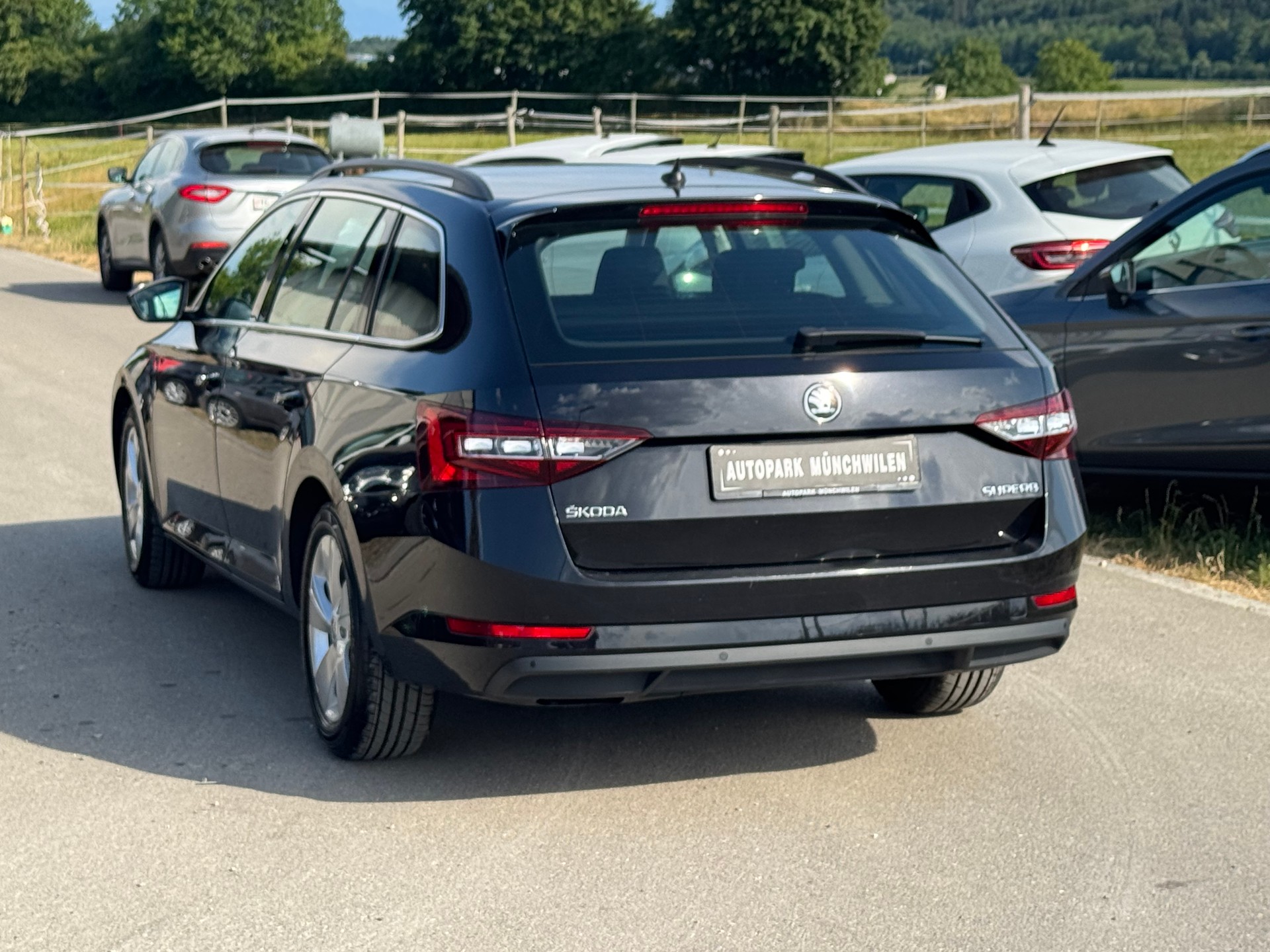 SKODA Superb Combi 2.0 TDi Ambition DSG-image-3
