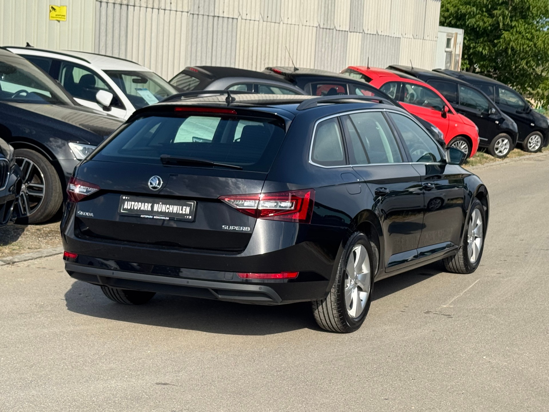 SKODA Superb Combi 2.0 TDi Ambition DSG-image-2