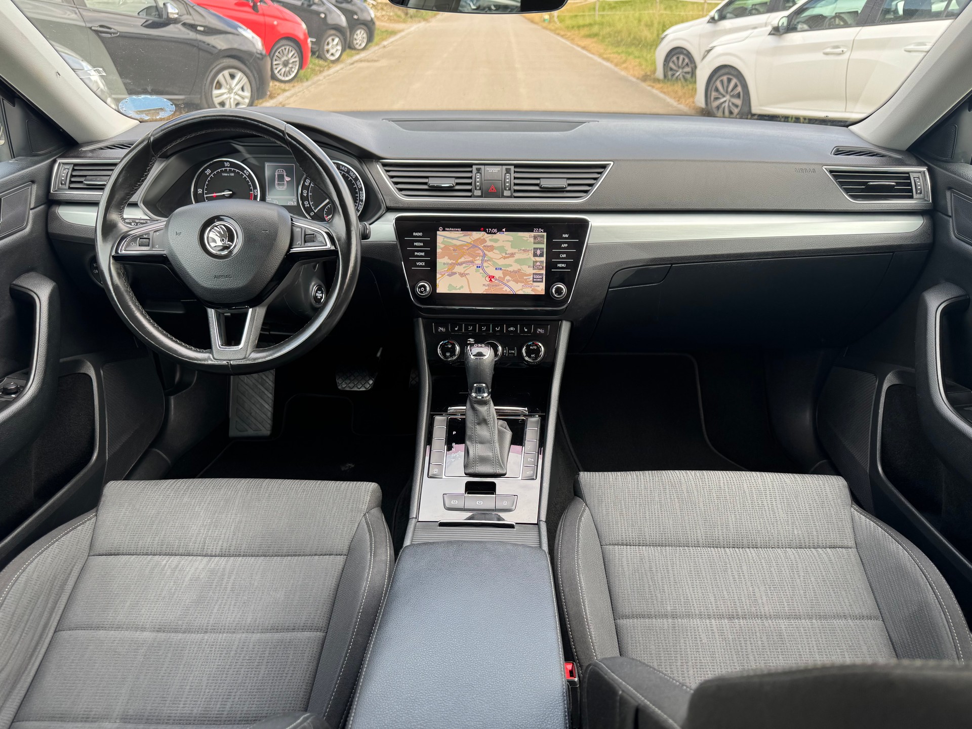 SKODA Superb Combi 2.0 TDi Ambition DSG-image-7