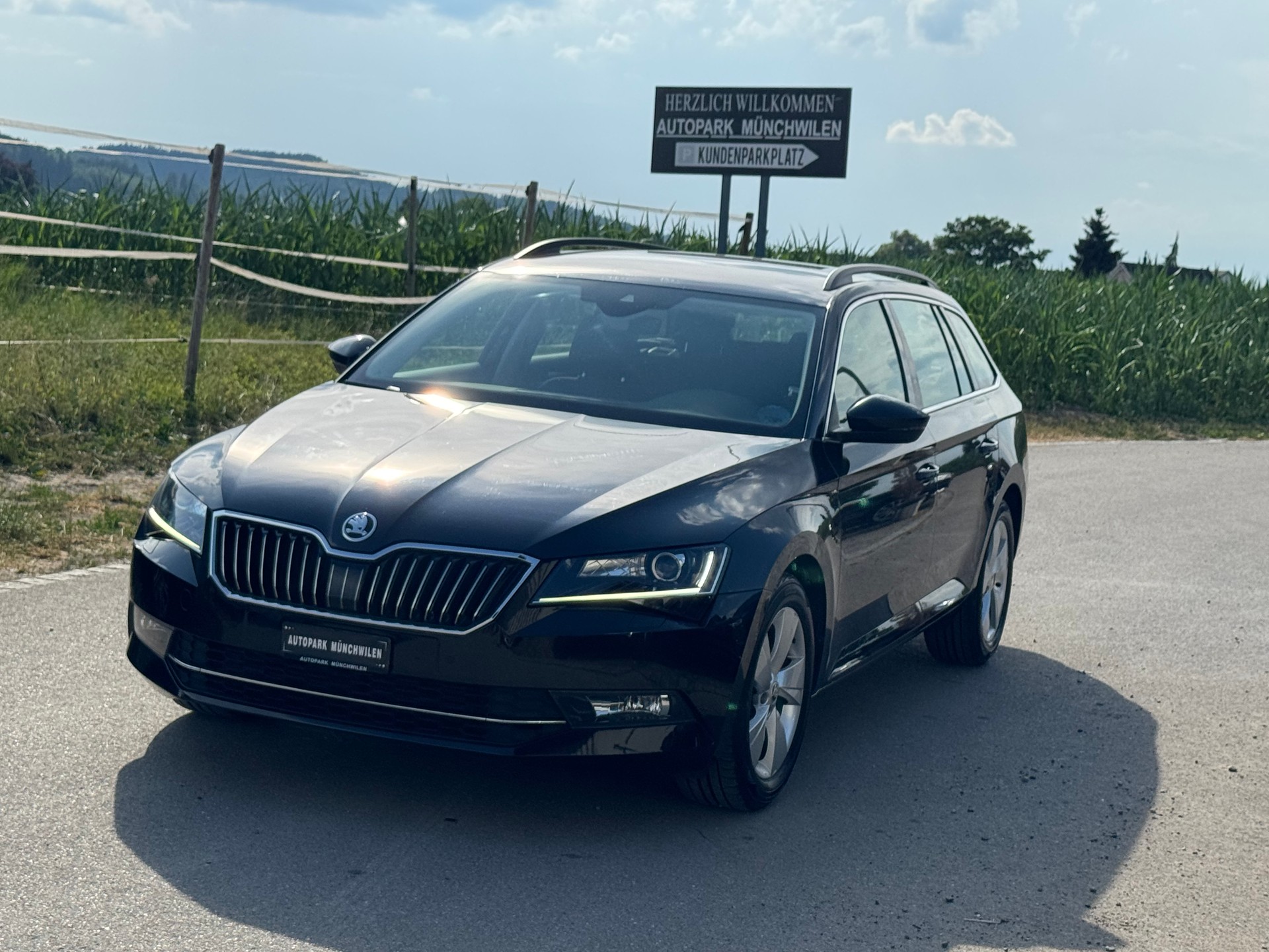 SKODA Superb Combi 2.0 TDi Ambition DSG-image-0