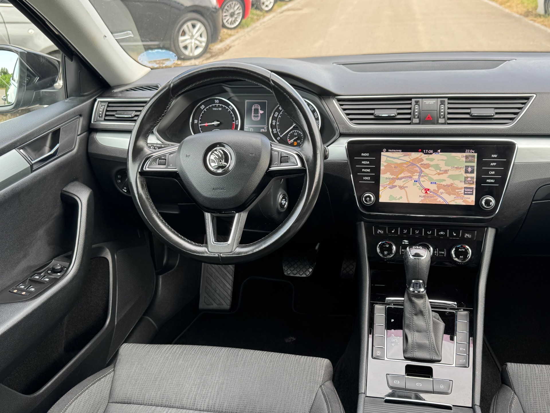 SKODA Superb Combi 2.0 TDi Ambition DSG-image-8
