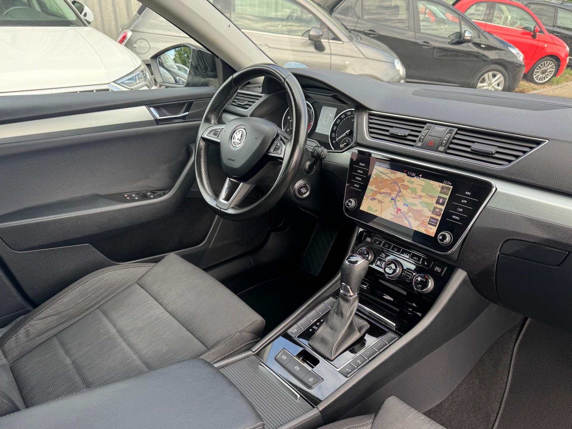 SKODA Superb Combi 2.0 TDi Ambition DSG-image-6