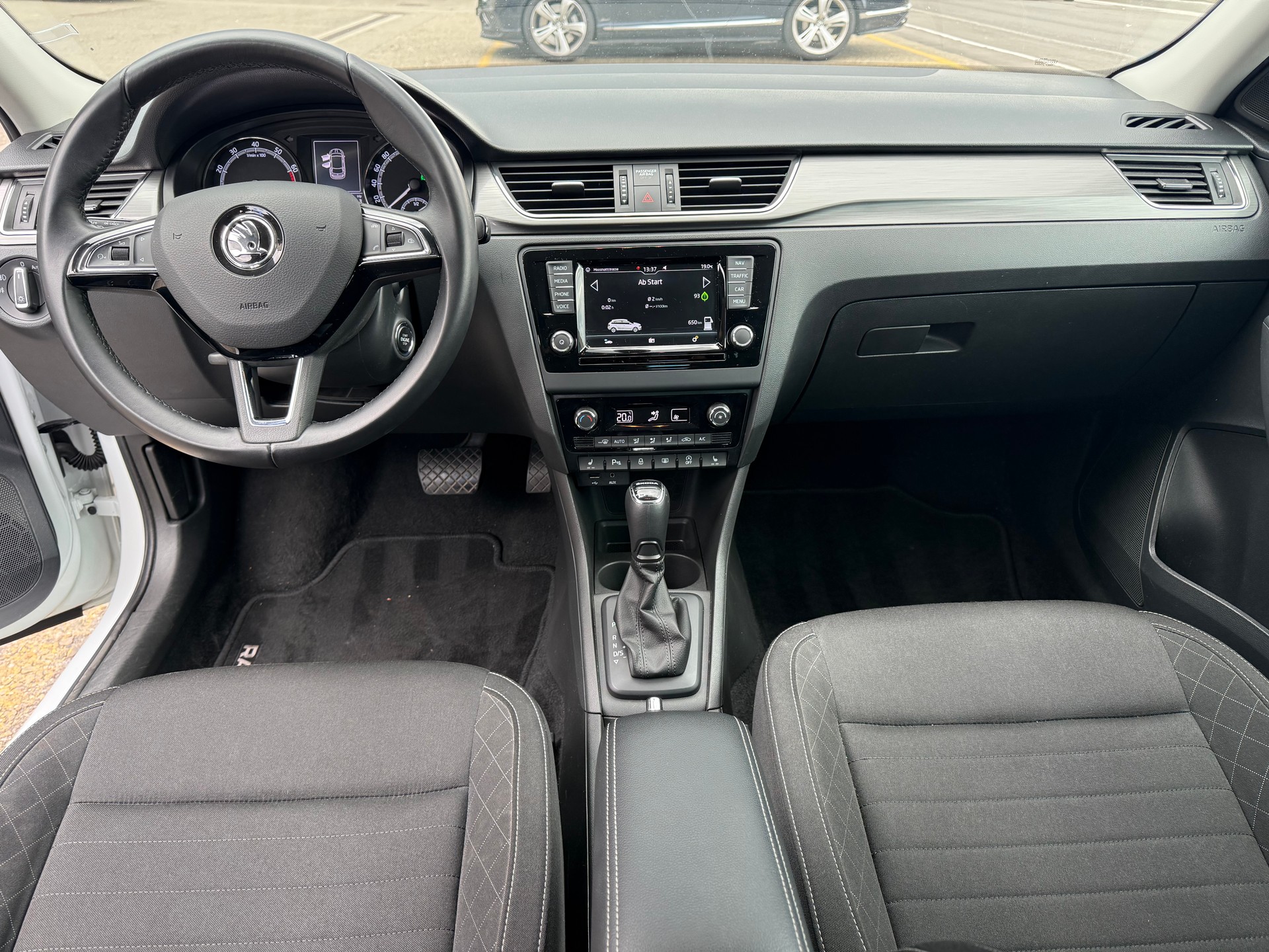 SKODA 1.4 TSI Ambition DSG-image-3