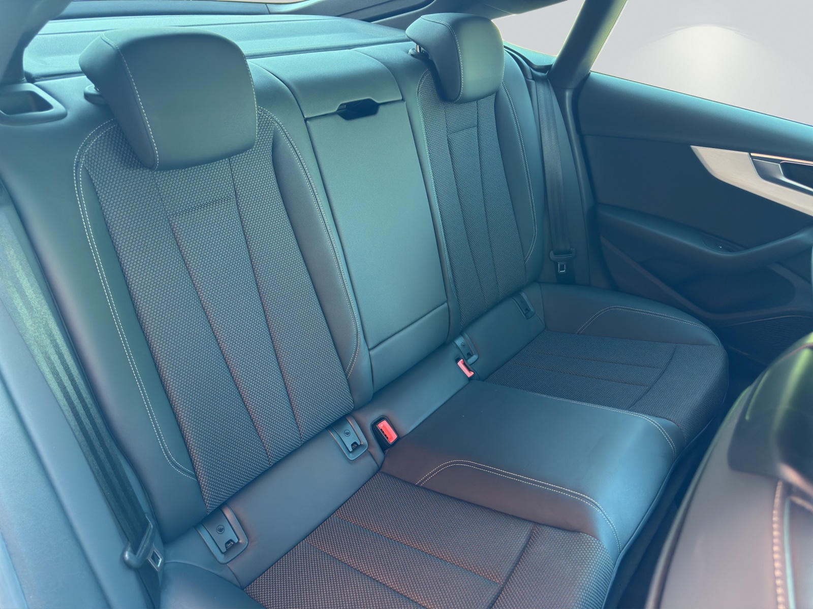 AUDI A5 Sportback 40 TDI Attraction quattro S-tronic-image-8