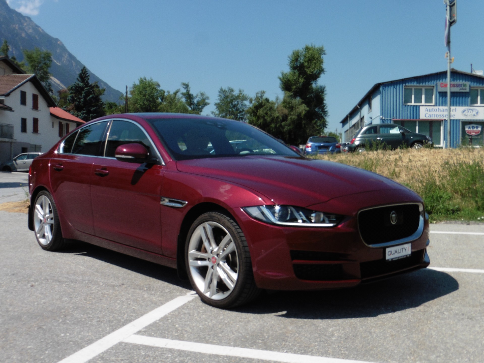 JAGUAR XE 20d Prestige AWD Automat-image-1