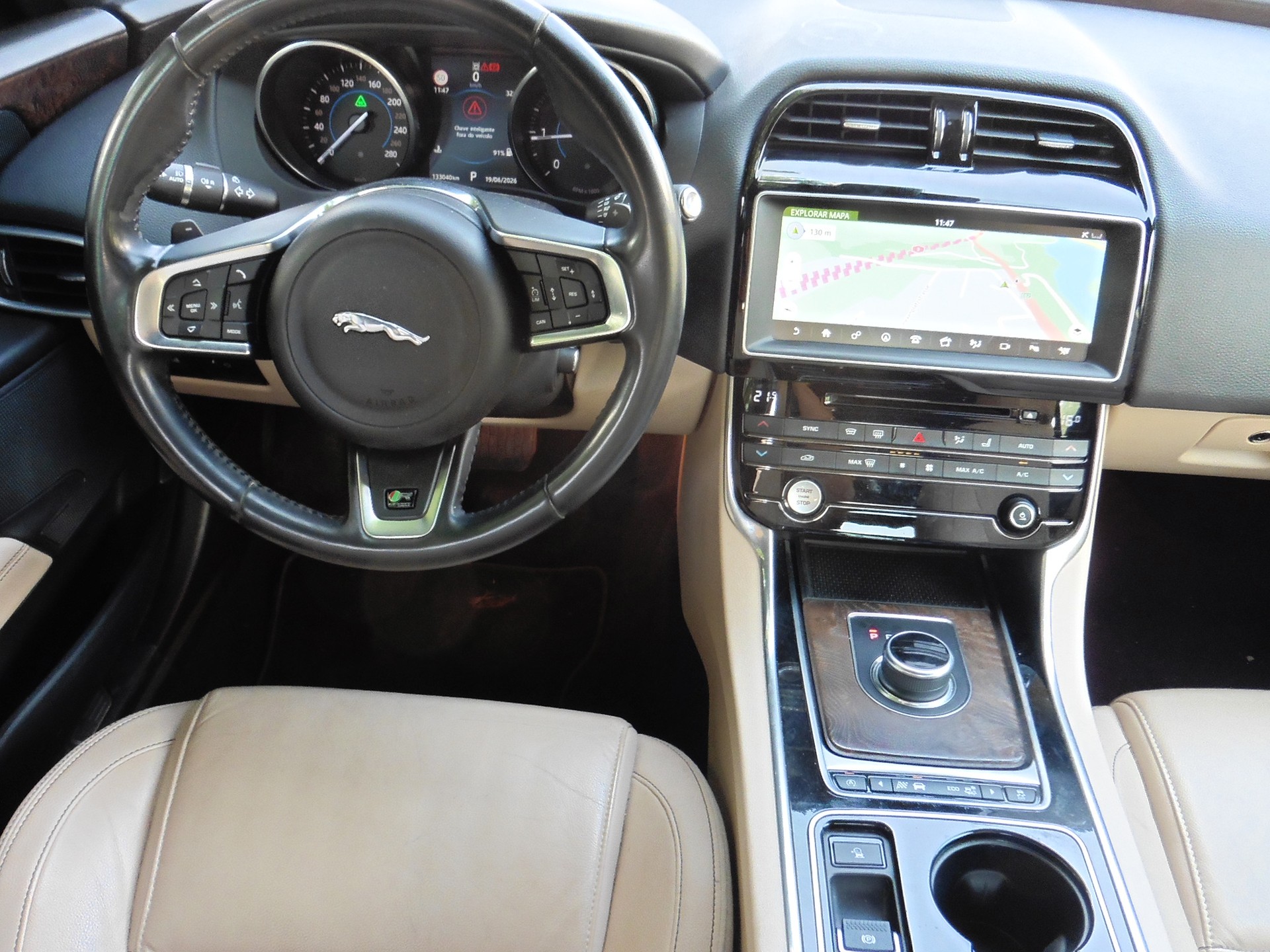 JAGUAR XE 20d Prestige AWD Automat-image-12