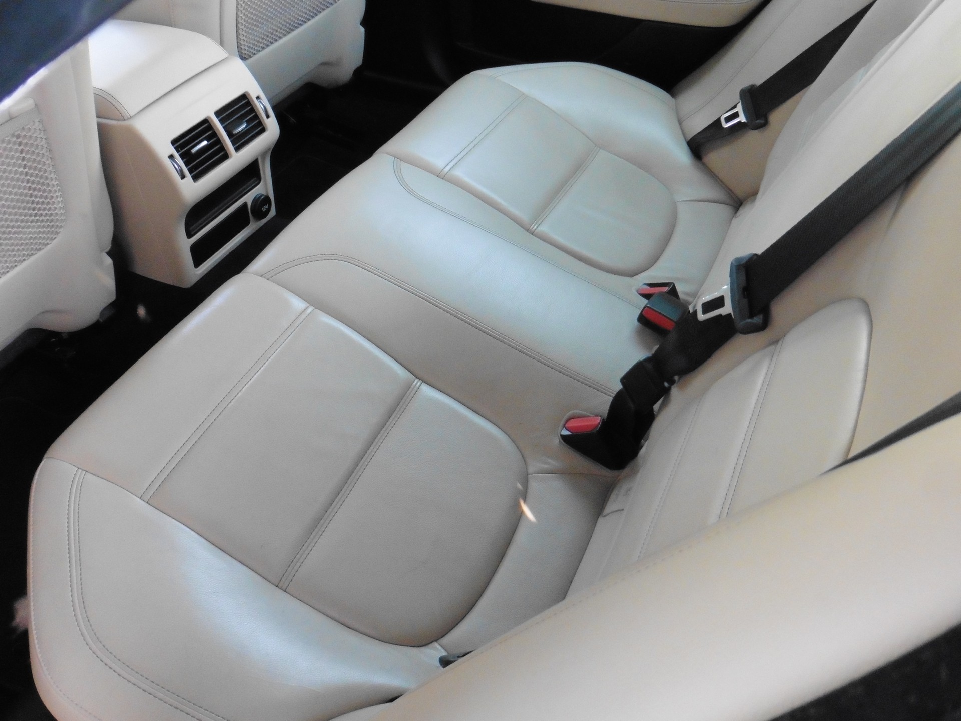 JAGUAR XE 20d Prestige AWD Automat-image-21