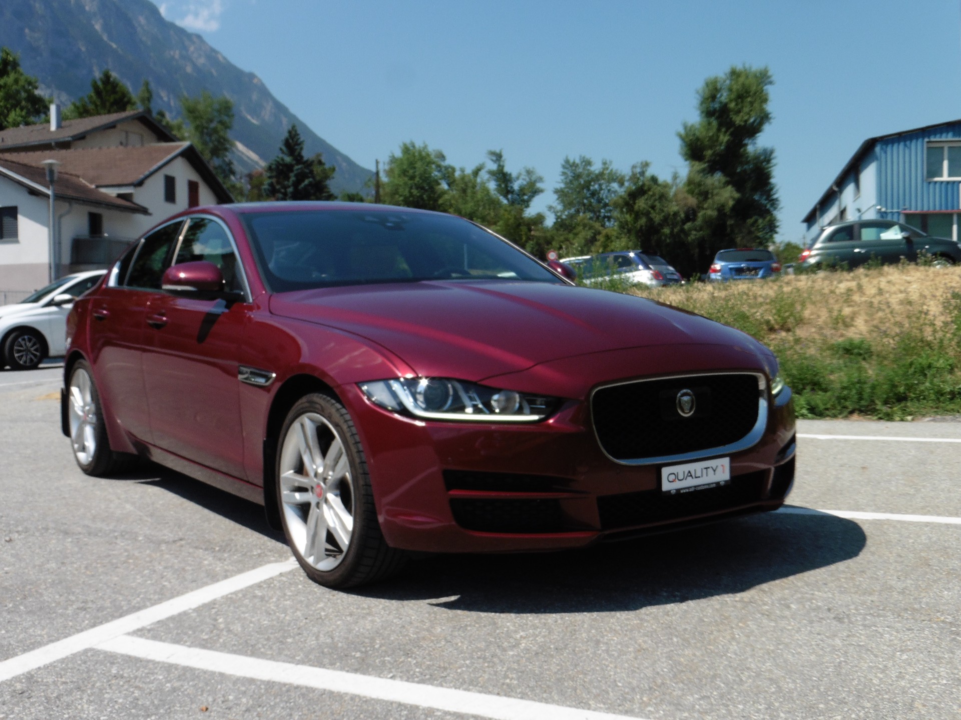 JAGUAR XE 20d Prestige AWD Automat-image-2