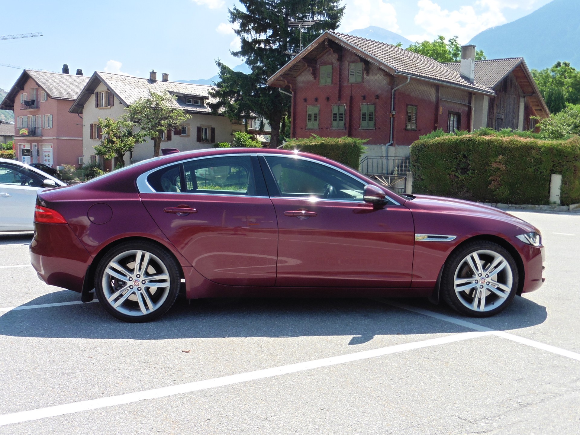 JAGUAR XE 20d Prestige AWD Automat-image-11