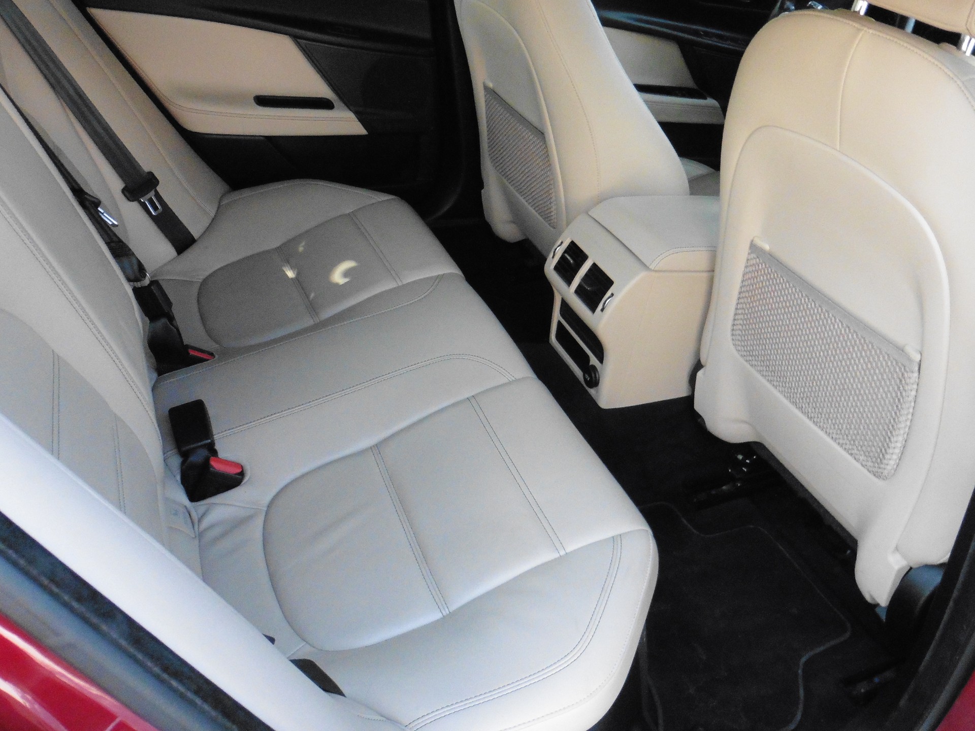 JAGUAR XE 20d Prestige AWD Automat-image-22