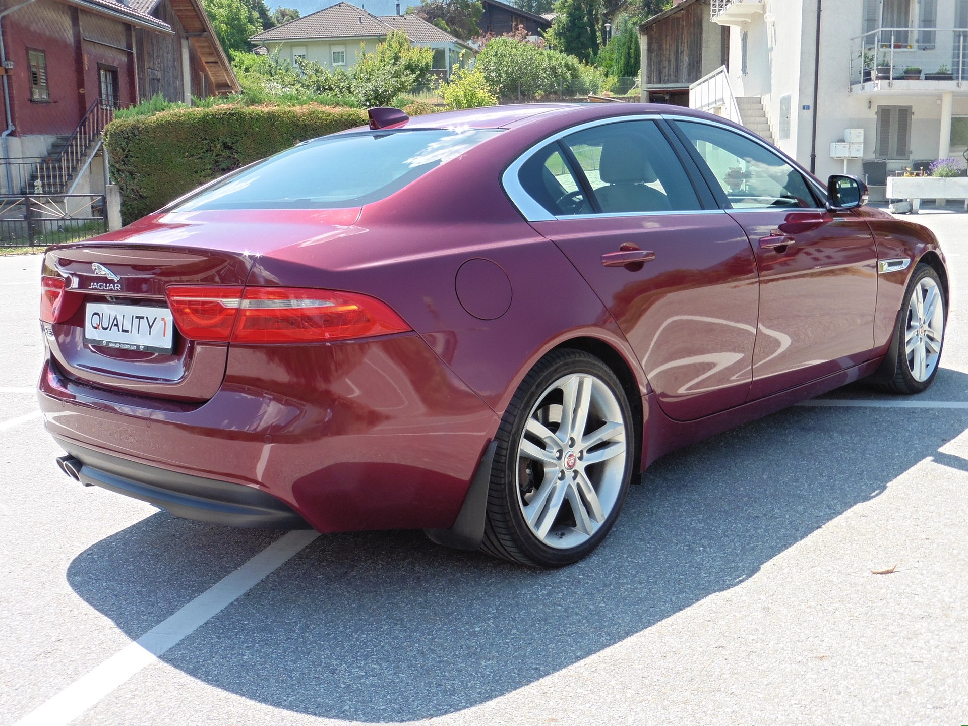 JAGUAR XE 20d Prestige AWD Automat-image-9