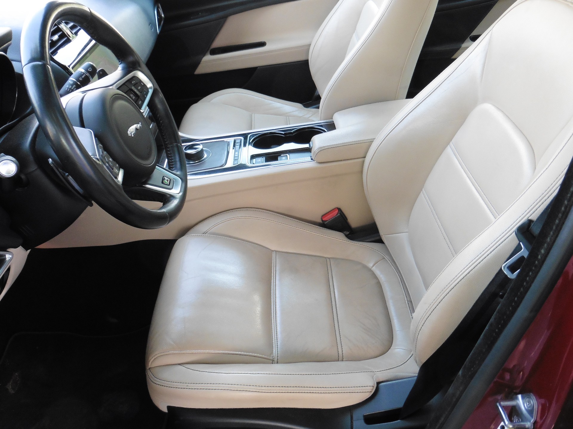 JAGUAR XE 20d Prestige AWD Automat-image-15