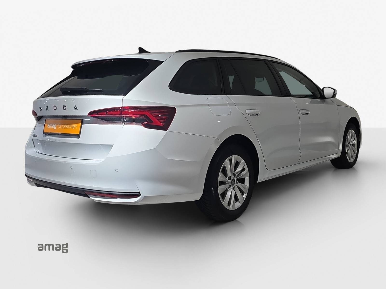 SKODA Octavia Combi 1.5 TSI mHEV DSG Dynamic-image-4