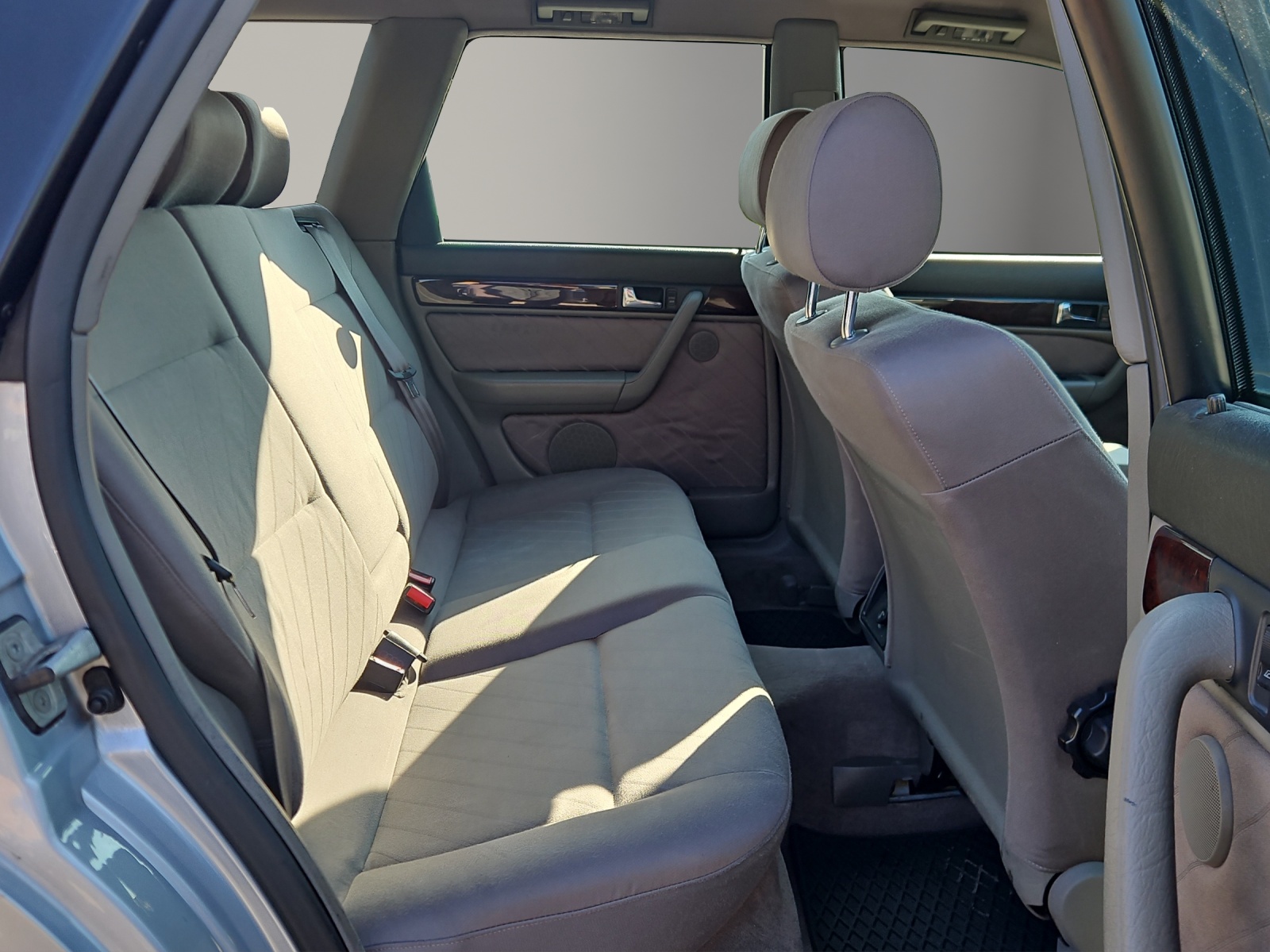 AUDI A6 Avant 2.8 E 30V-image-14