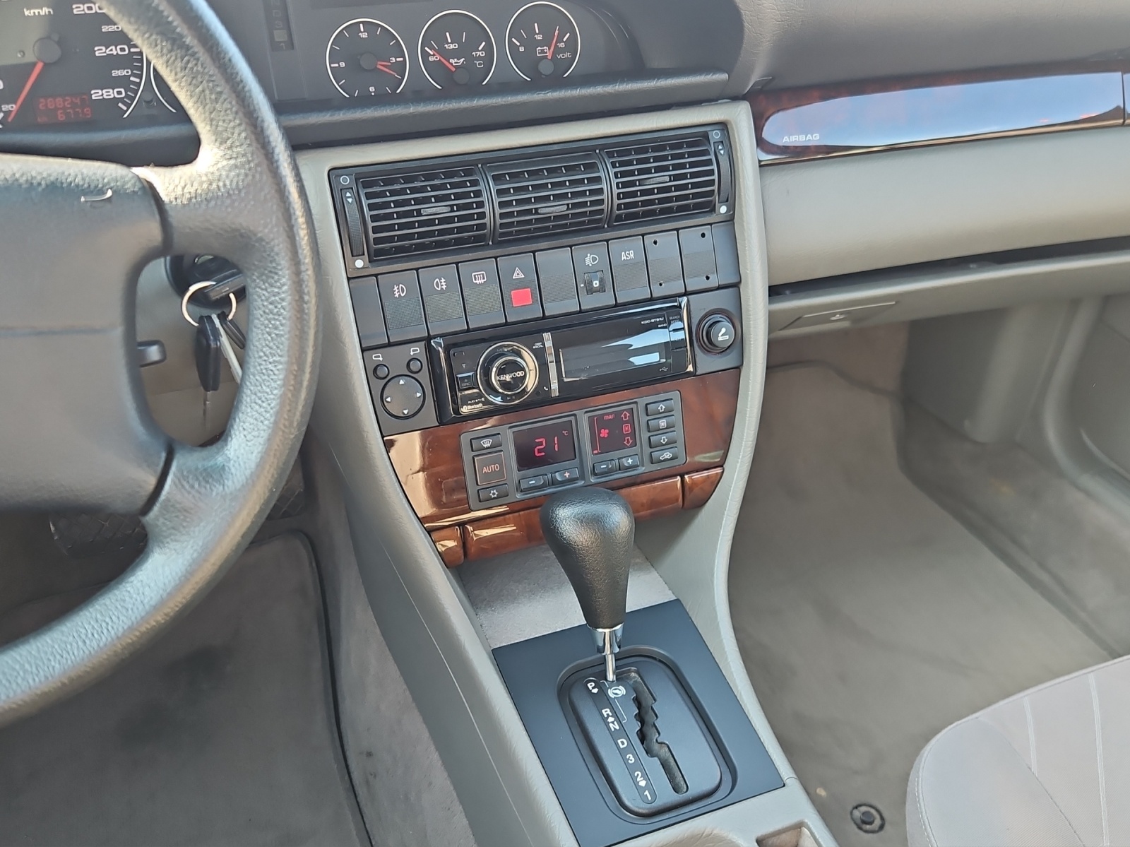 AUDI A6 Avant 2.8 E 30V-image-10