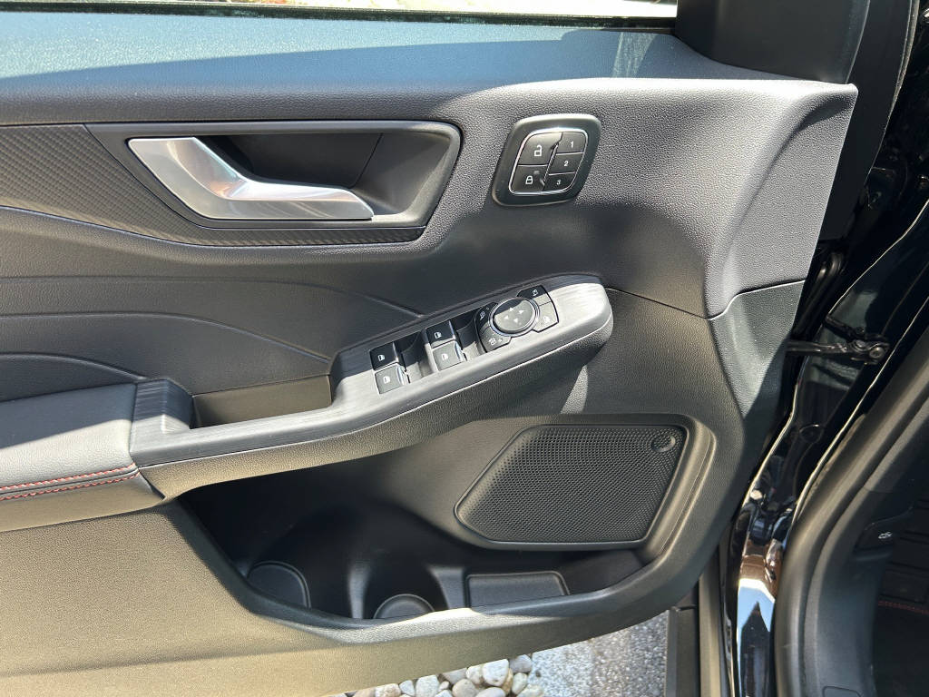FORD Kuga 2.5 Hybrid ST-Line X 4x4 **Black Edition**-image-14
