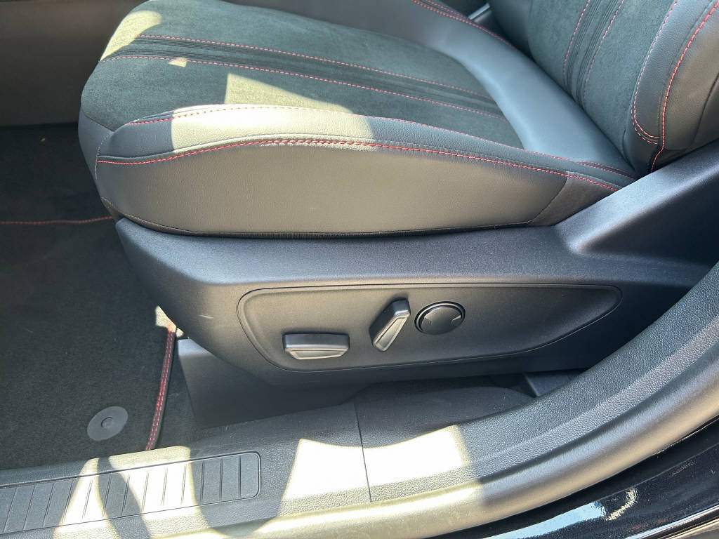 FORD Kuga 2.5 Hybrid ST-Line X 4x4 **Black Edition**-image-13