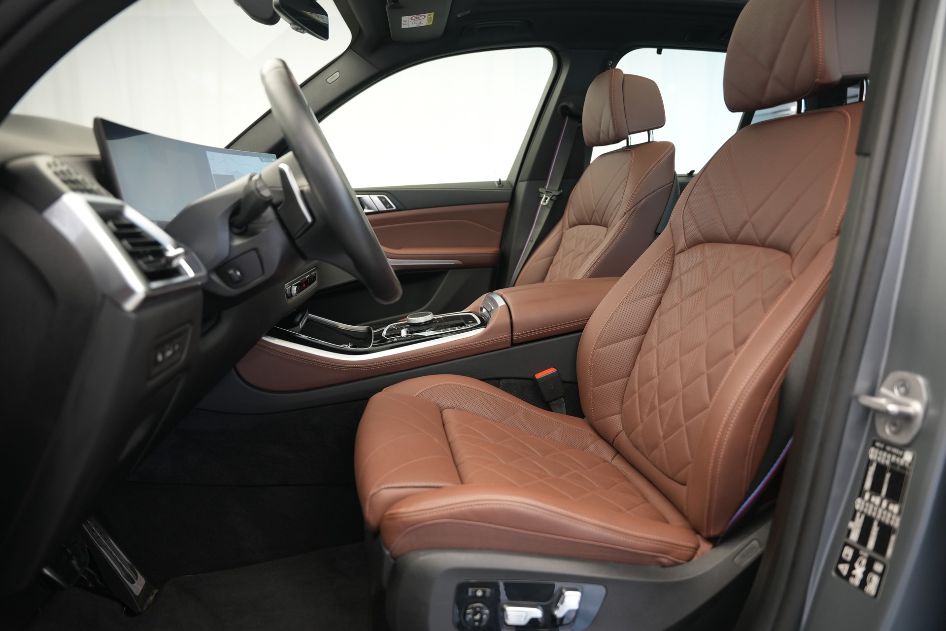 BMW X5 xDrive 48V M60i M Sport Pro Steptronic *Frozen Grey Matt*-image-13