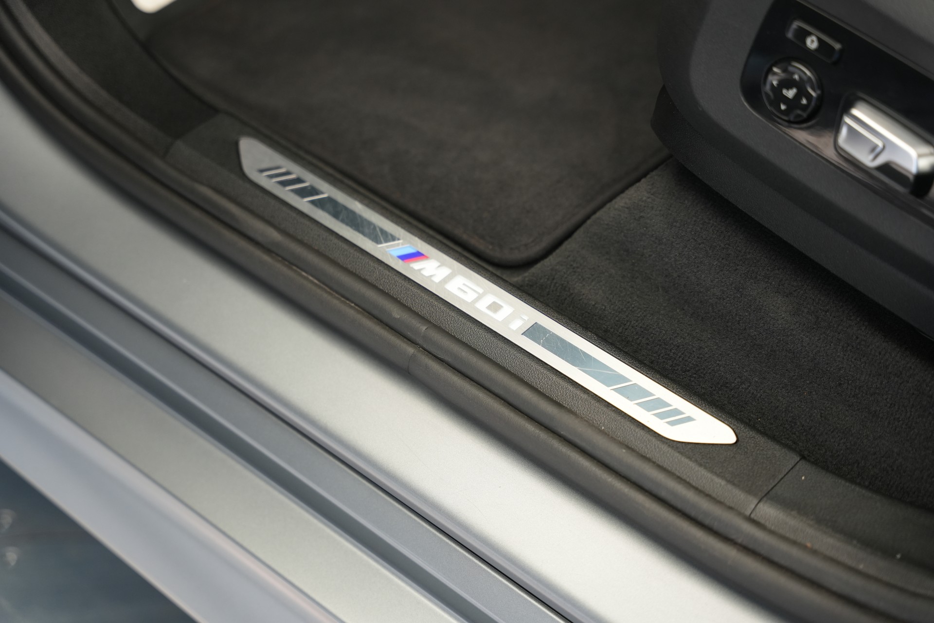 BMW X5 xDrive 48V M60i M Sport Pro Steptronic *Frozen Grey Matt*-image-21