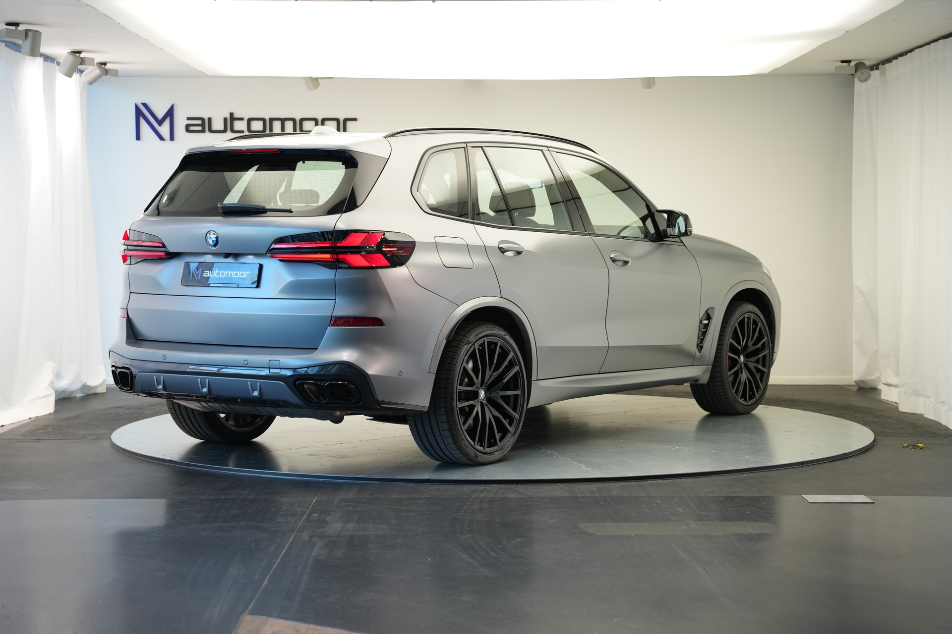 BMW X5 xDrive 48V M60i M Sport Pro Steptronic *Frozen Grey Matt*-image-4