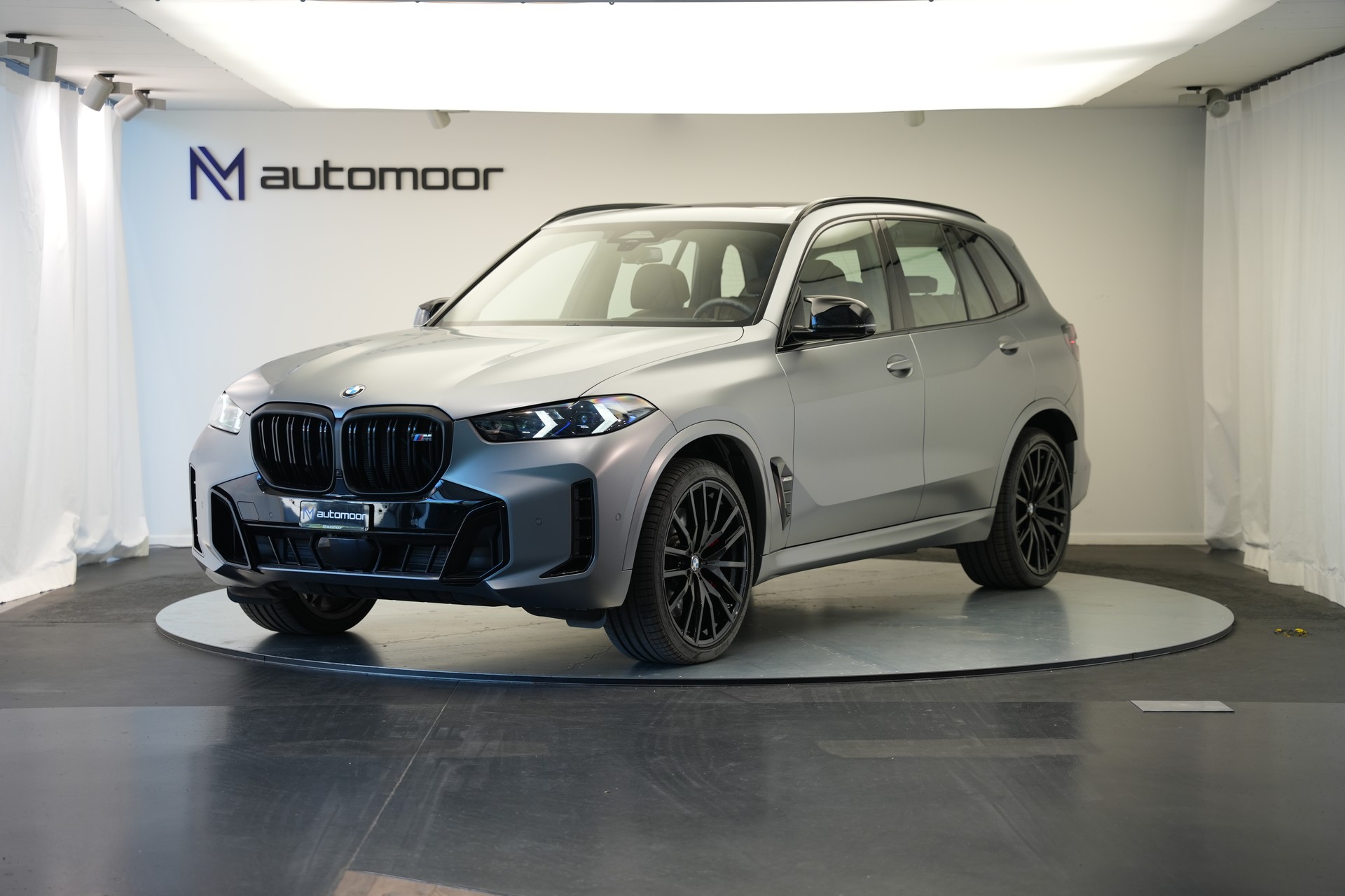 BMW X5 xDrive 48V M60i M Sport Pro Steptronic *Frozen Grey Matt*-image-0