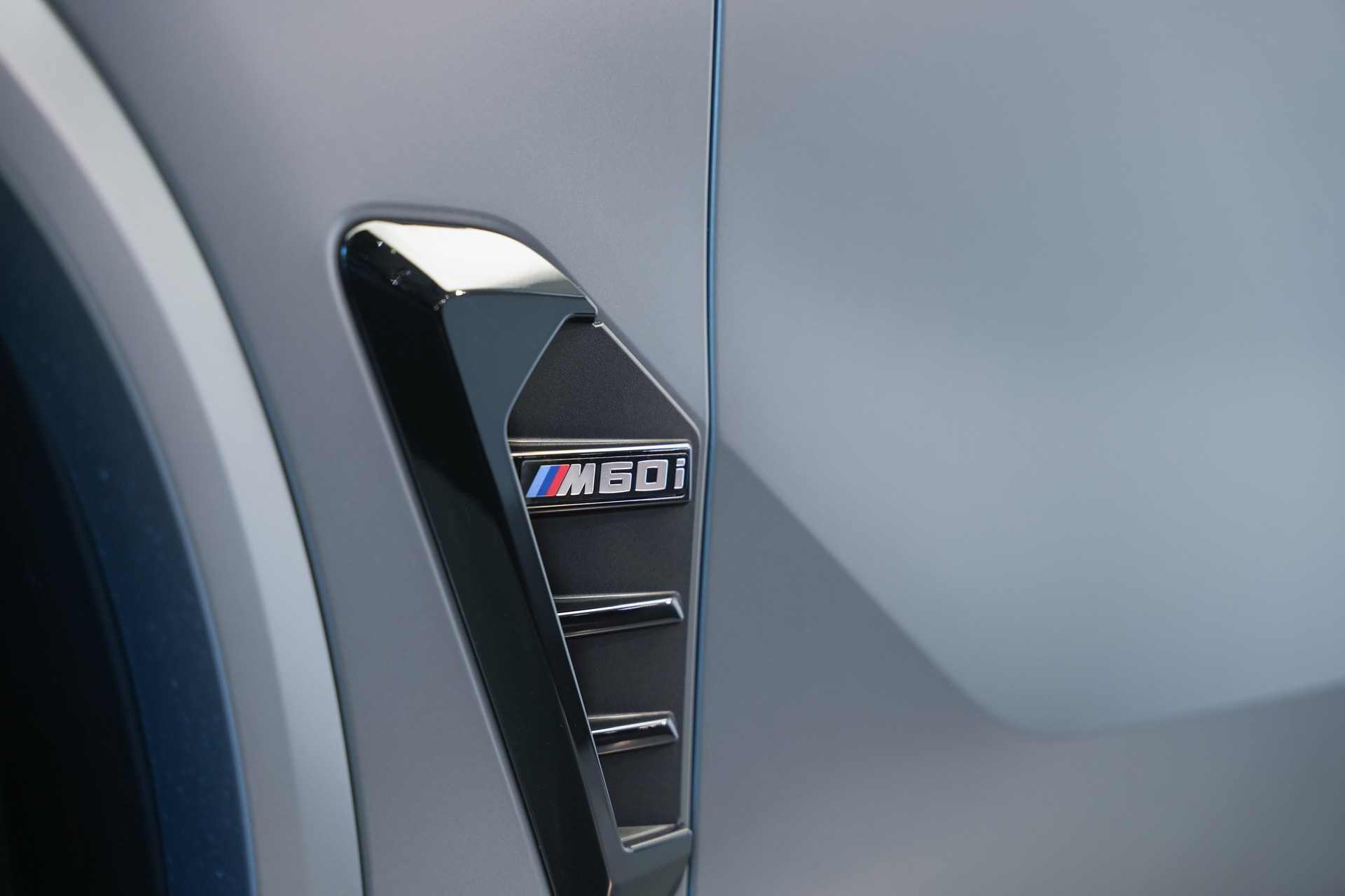 BMW X5 xDrive 48V M60i M Sport Pro Steptronic *Frozen Grey Matt*-image-46