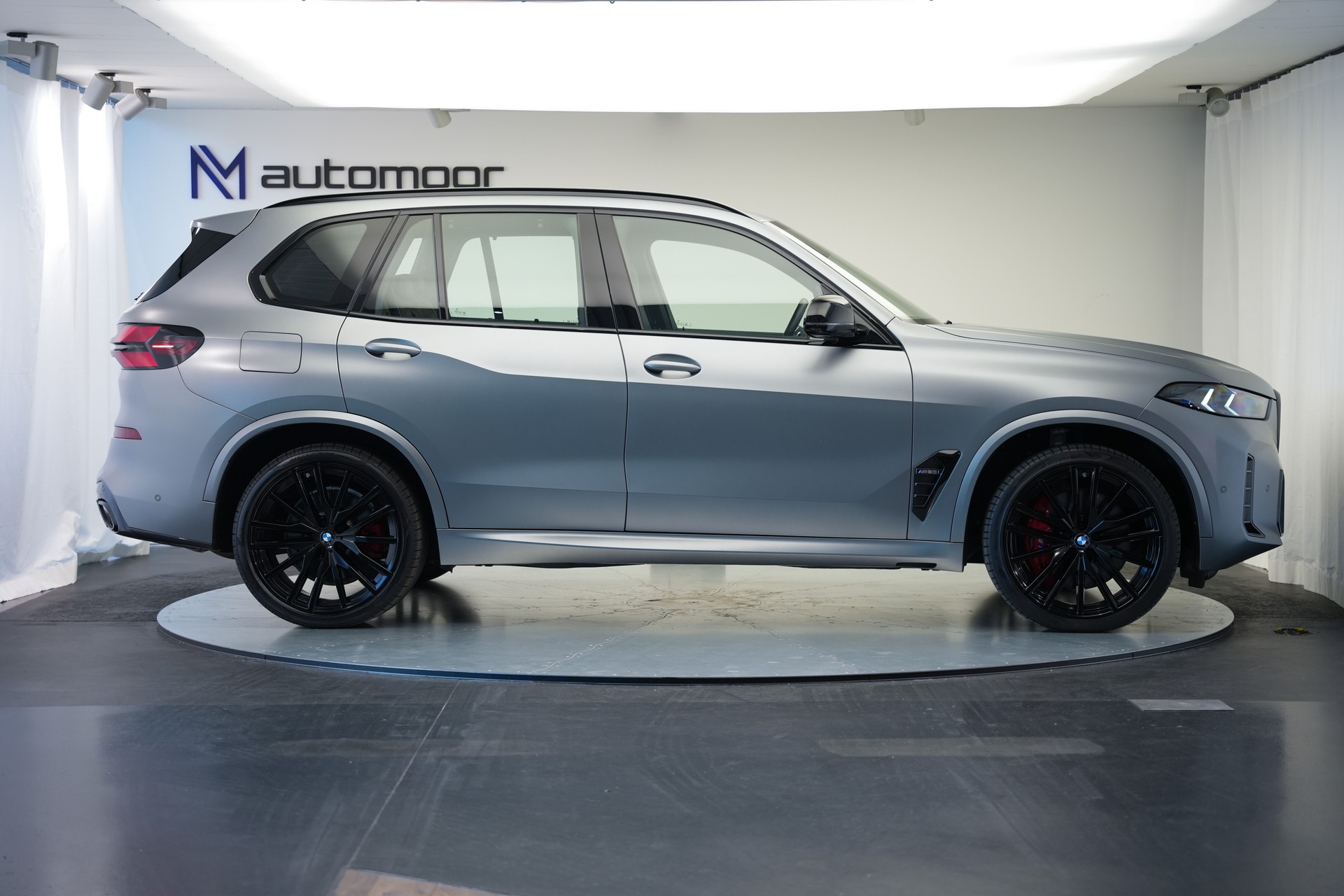 BMW X5 xDrive 48V M60i M Sport Pro Steptronic *Frozen Grey Matt*-image-3