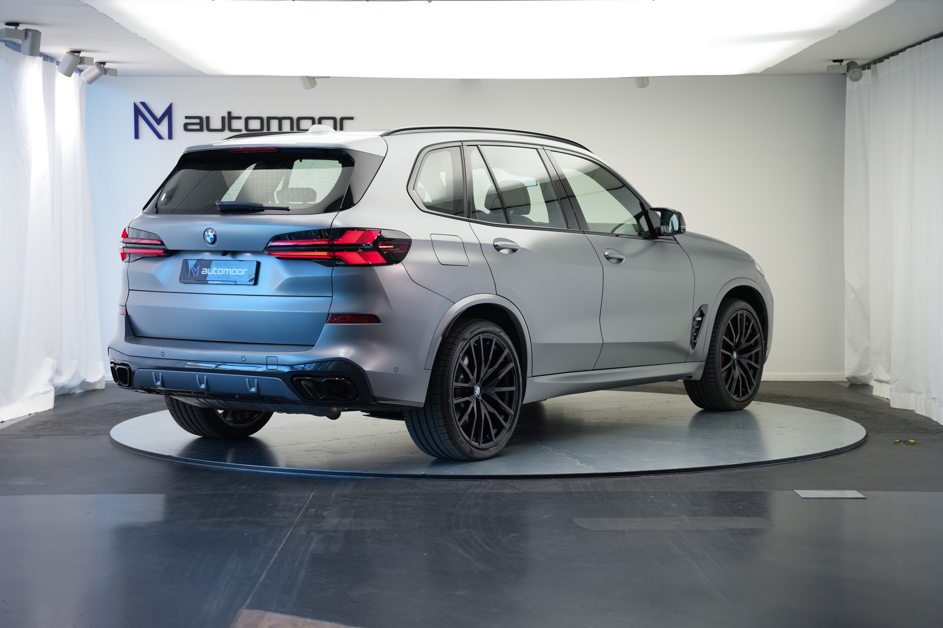 BMW X5 xDrive 48V M60i M Sport Pro Steptronic *Frozen Grey Matt*-image-4