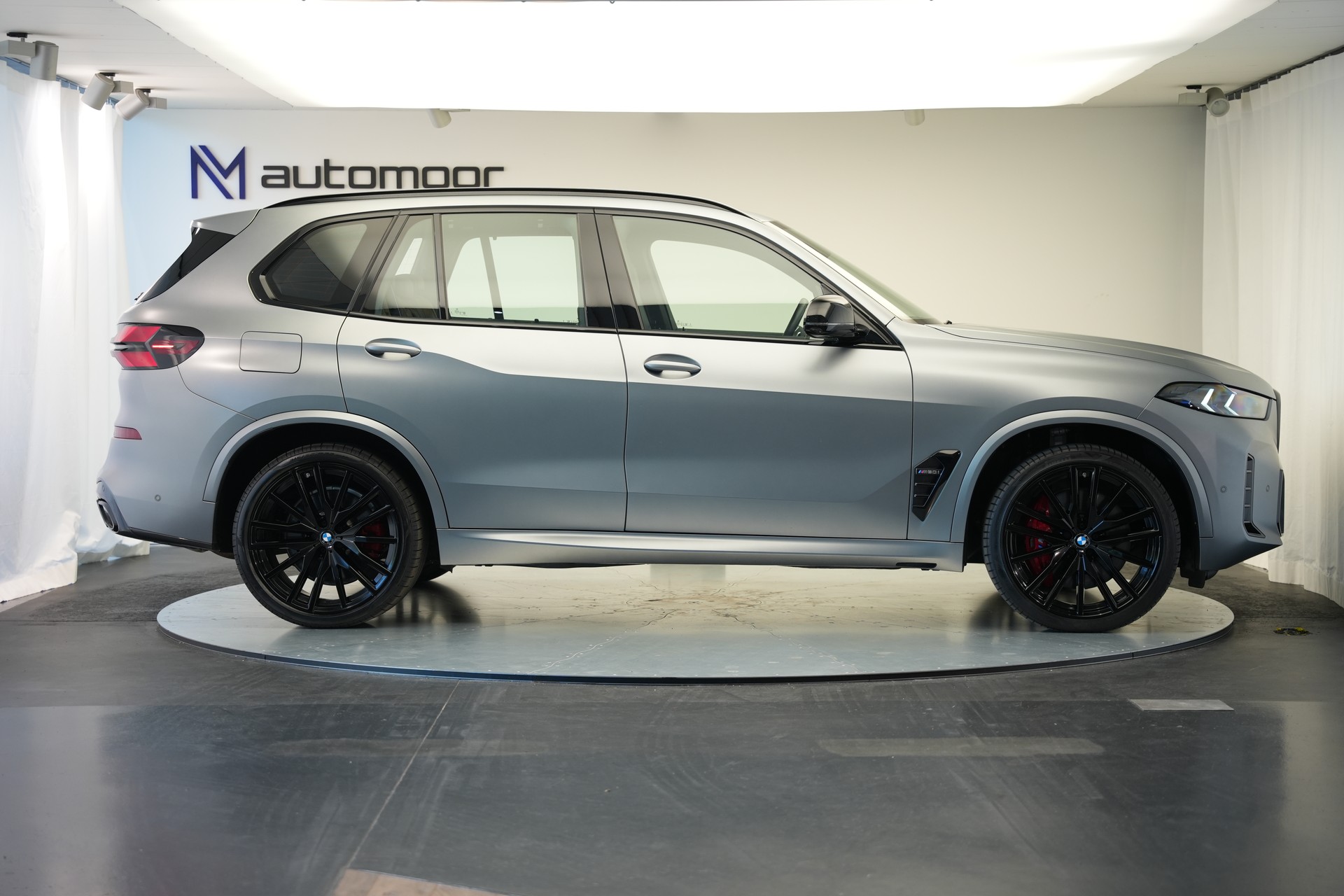 BMW X5 xDrive 48V M60i M Sport Pro Steptronic *Frozen Grey Matt*-image-3