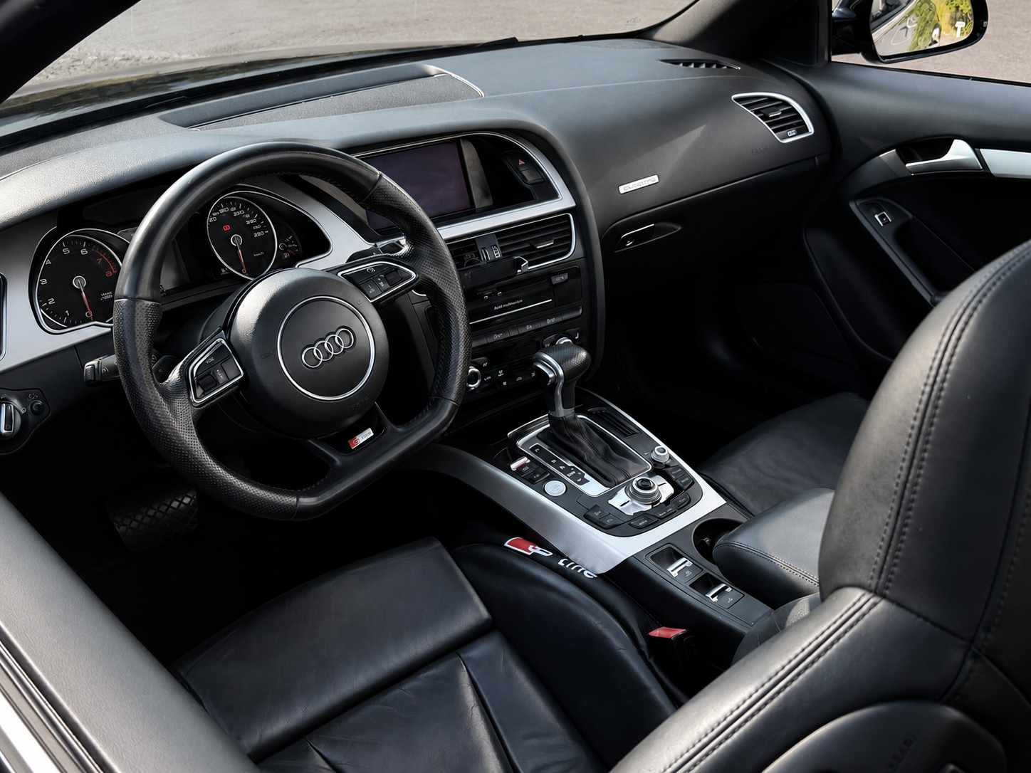 AUDI 3.0 V6 TFSI quattro S-Tronic-image-4
