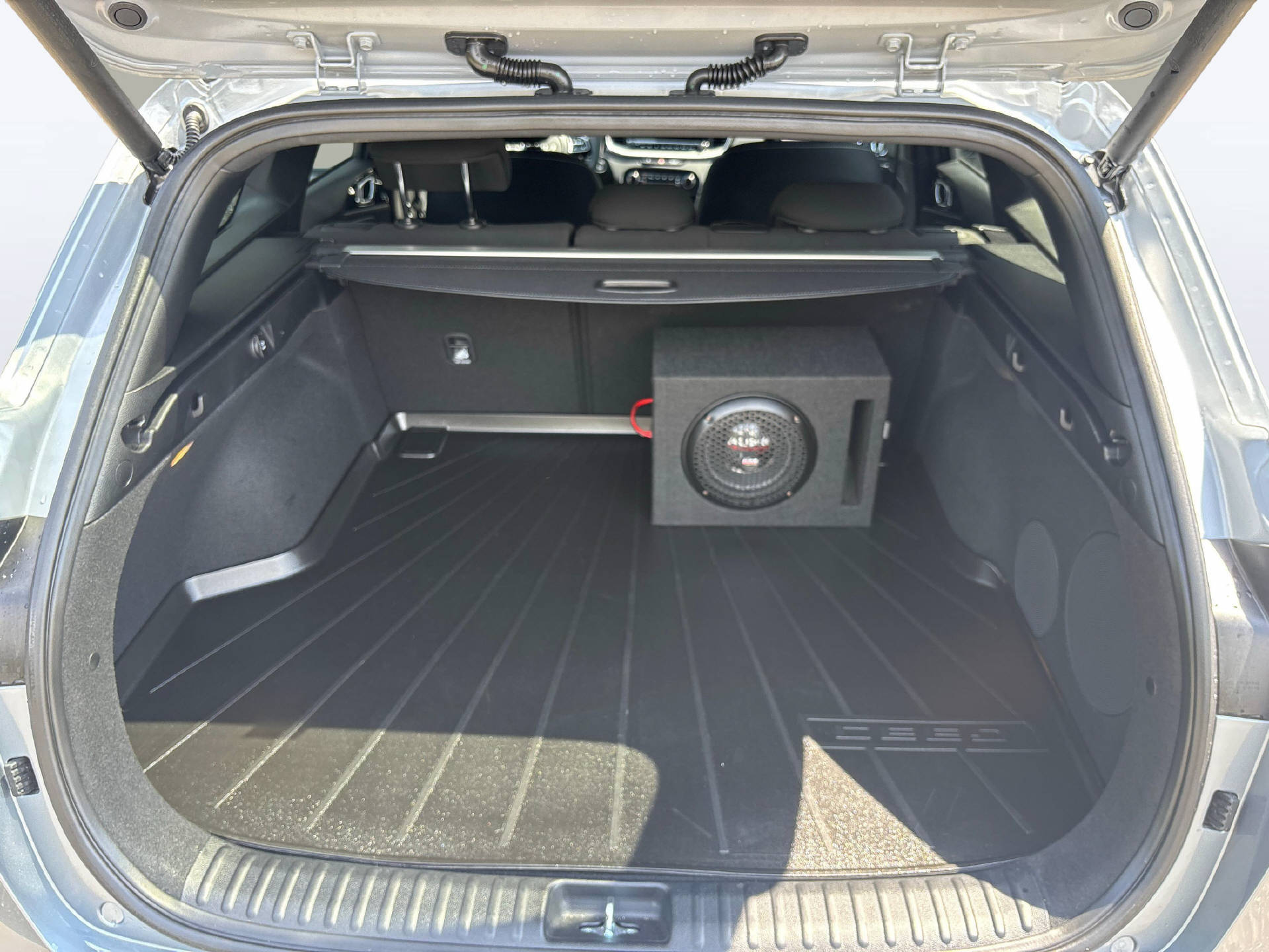 KIA Ceed SW 1.5 T-GDi GT-Line-image-11