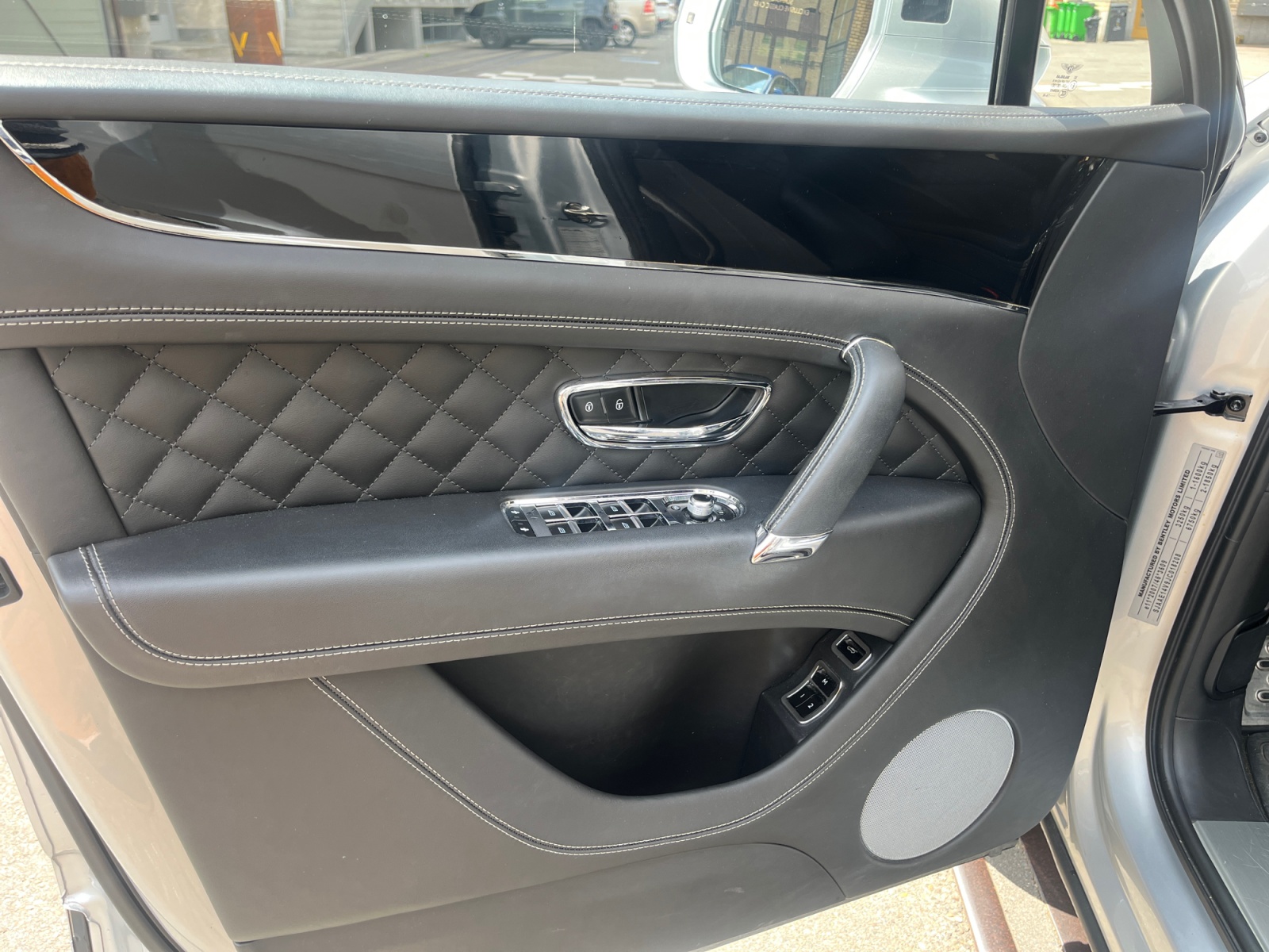 BENTLEY Bentayga V8 Diesel *Mulliner Spec*-image-6