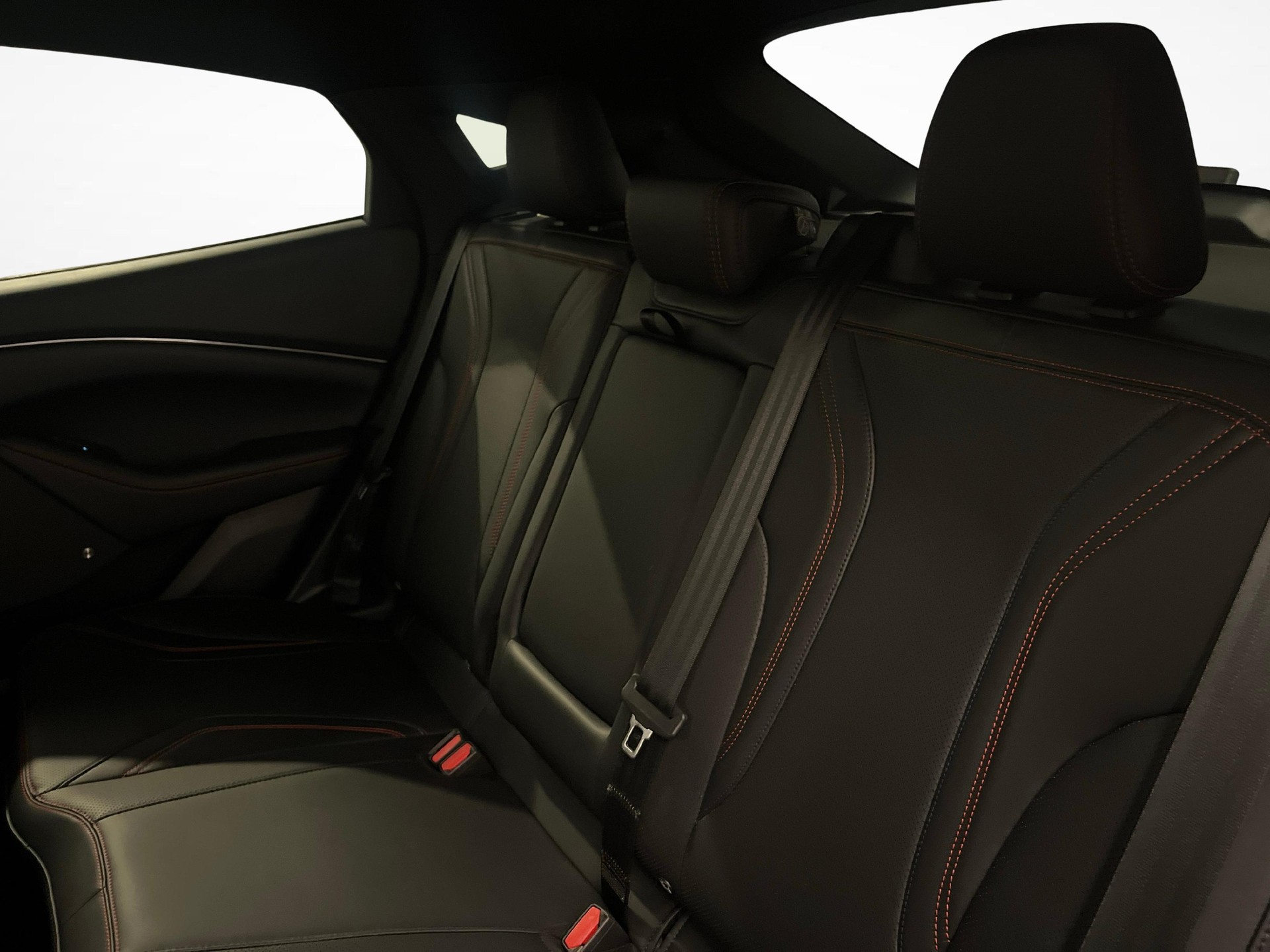 FORD Mustang Mach-E Standard AWD-image-11