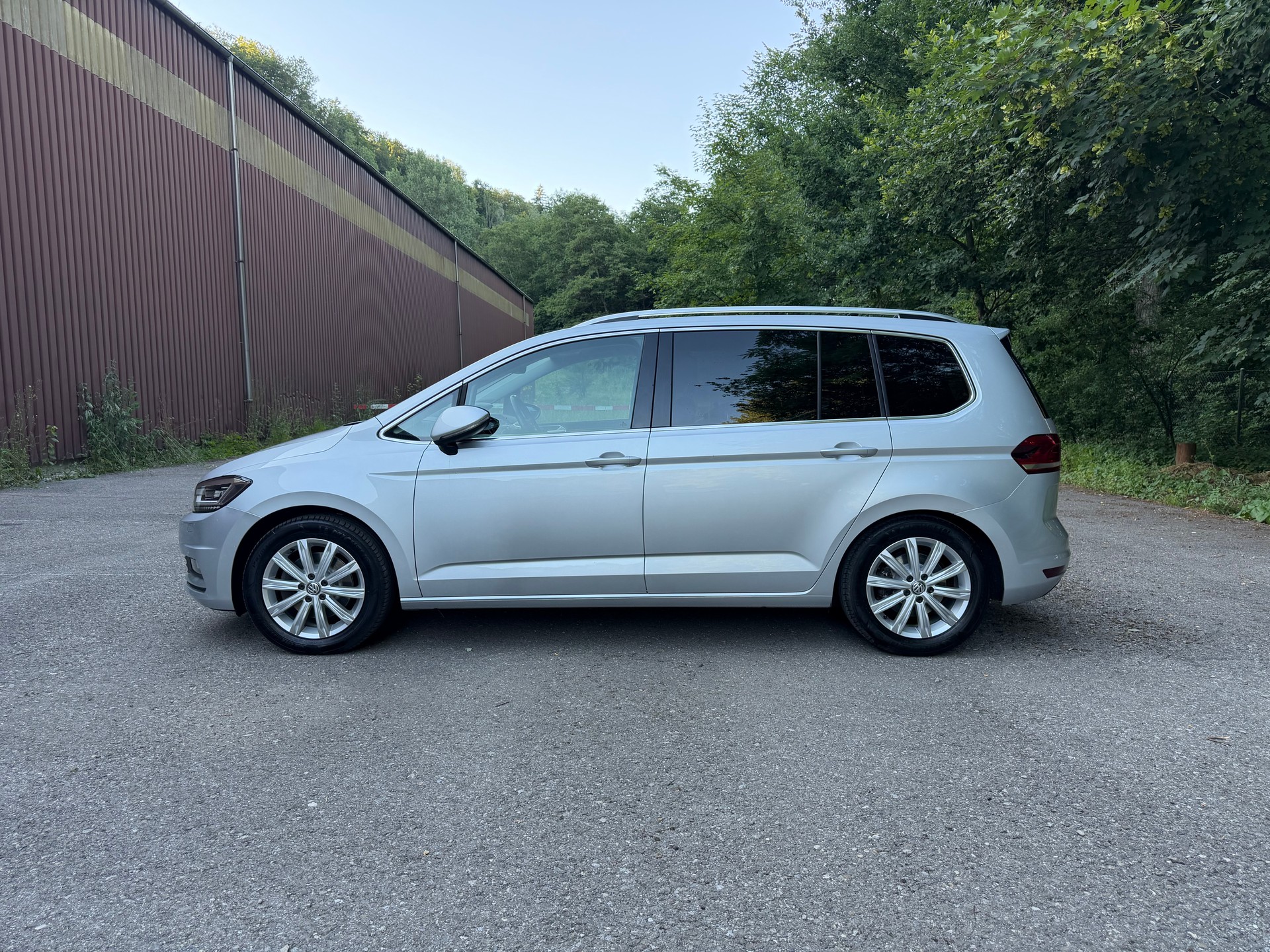 VW Touran 2.0 TDI BlueMotion Technology Highline DSG-image-4