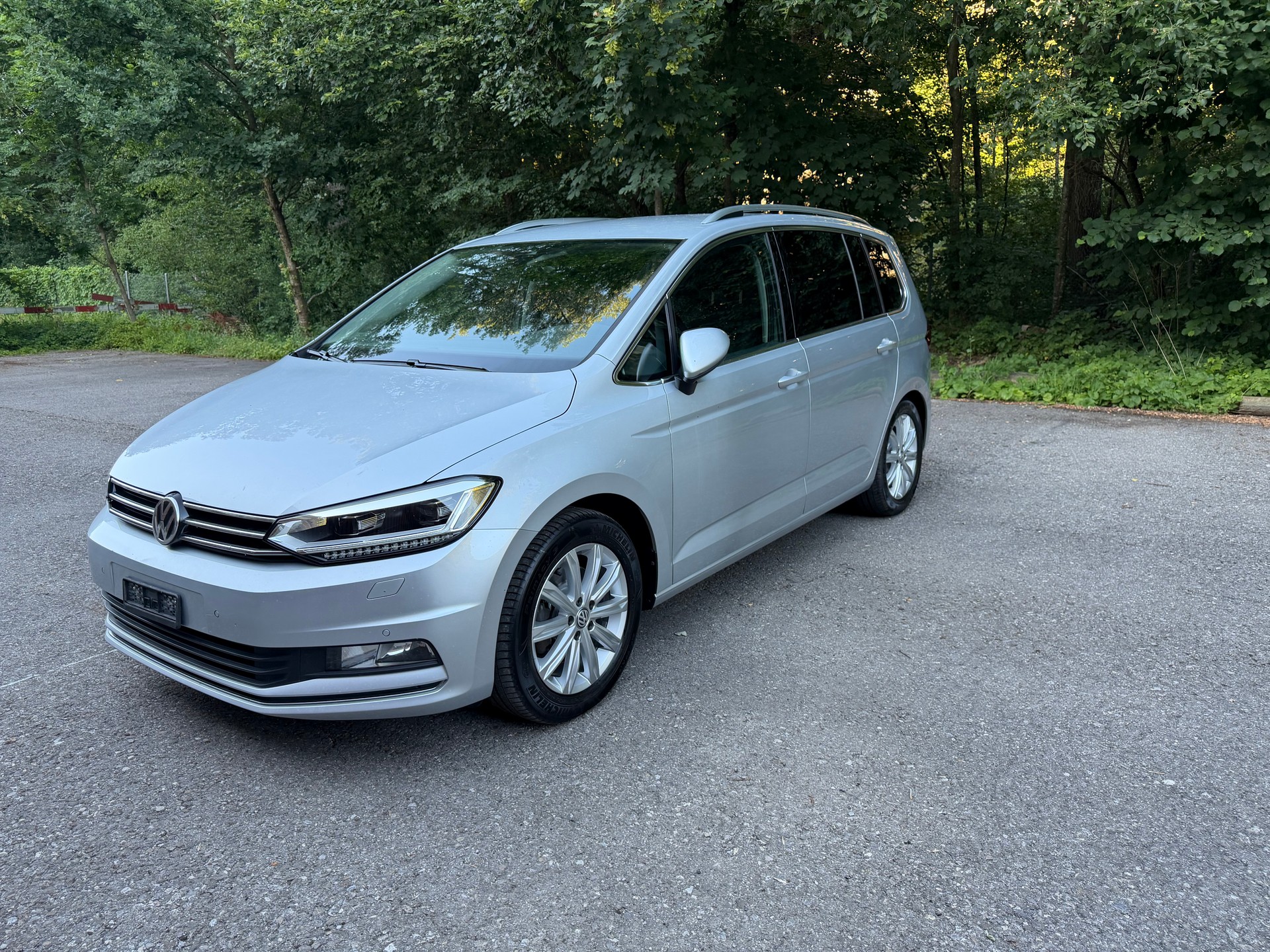 VW Touran 2.0 TDI BlueMotion Technology Highline DSG-image-1